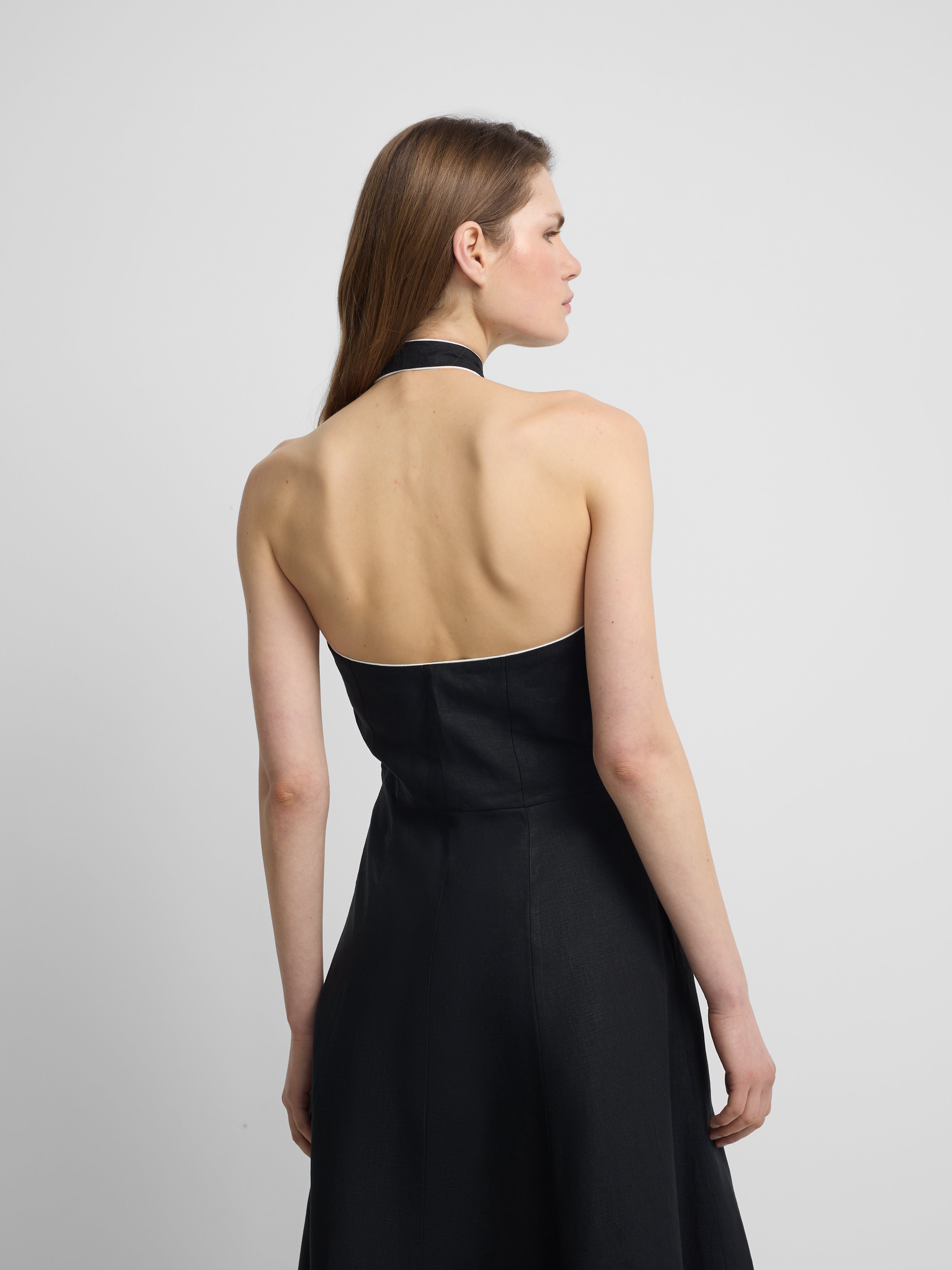 Vestido comprido com fivela em linho