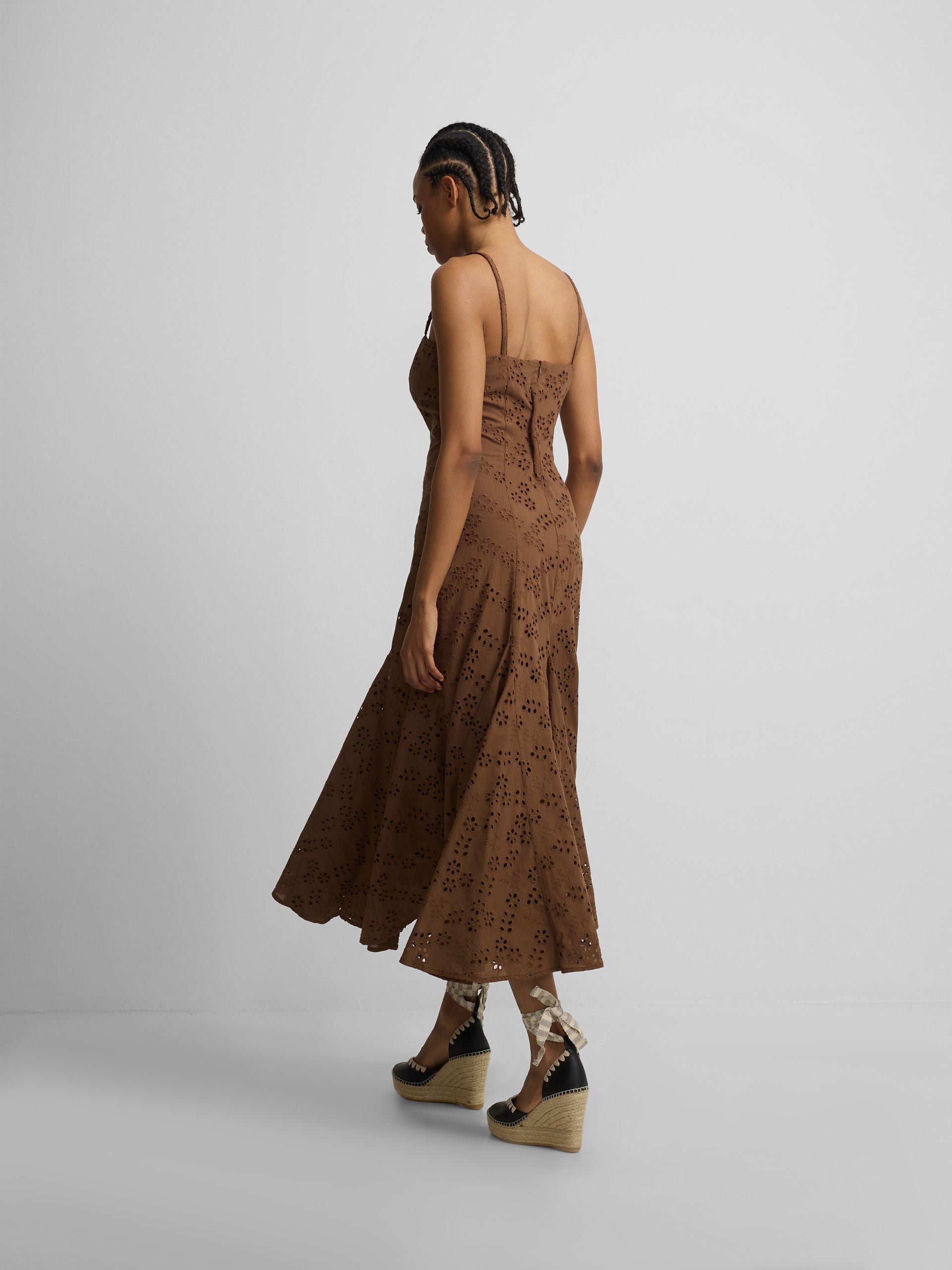 Vestido midi bordados marron