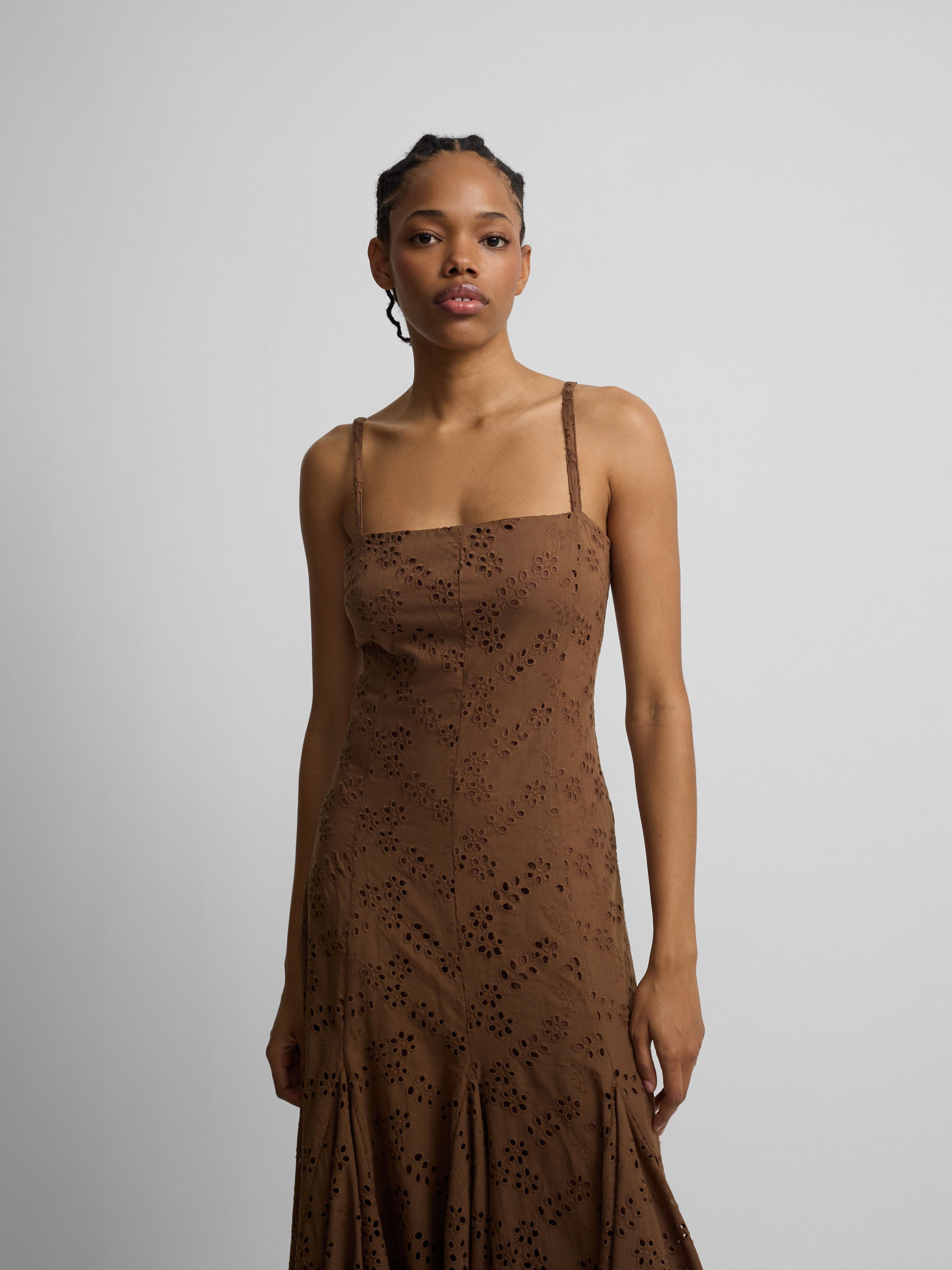 Vestido midi bordados marron
