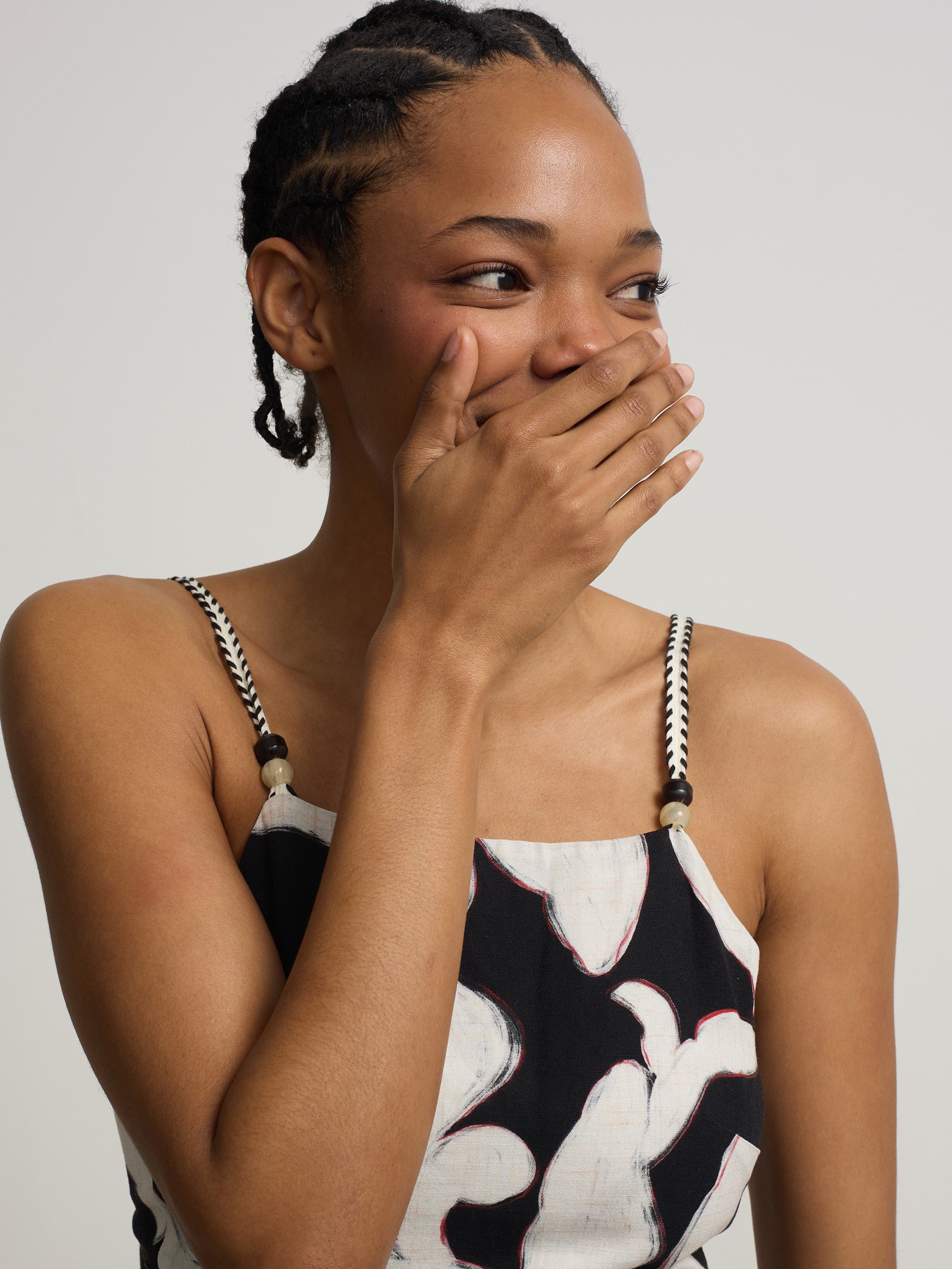 Vestido cut out estampado flores negro