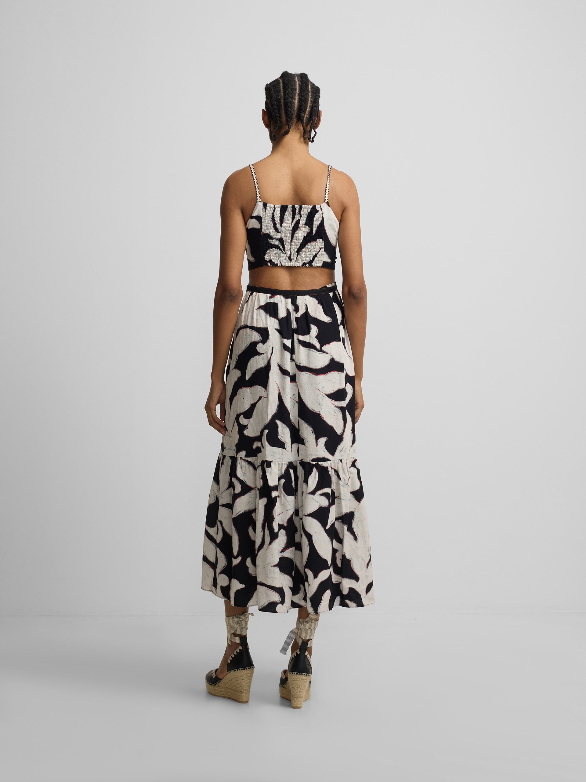 Vestido cut out estampado flores negro