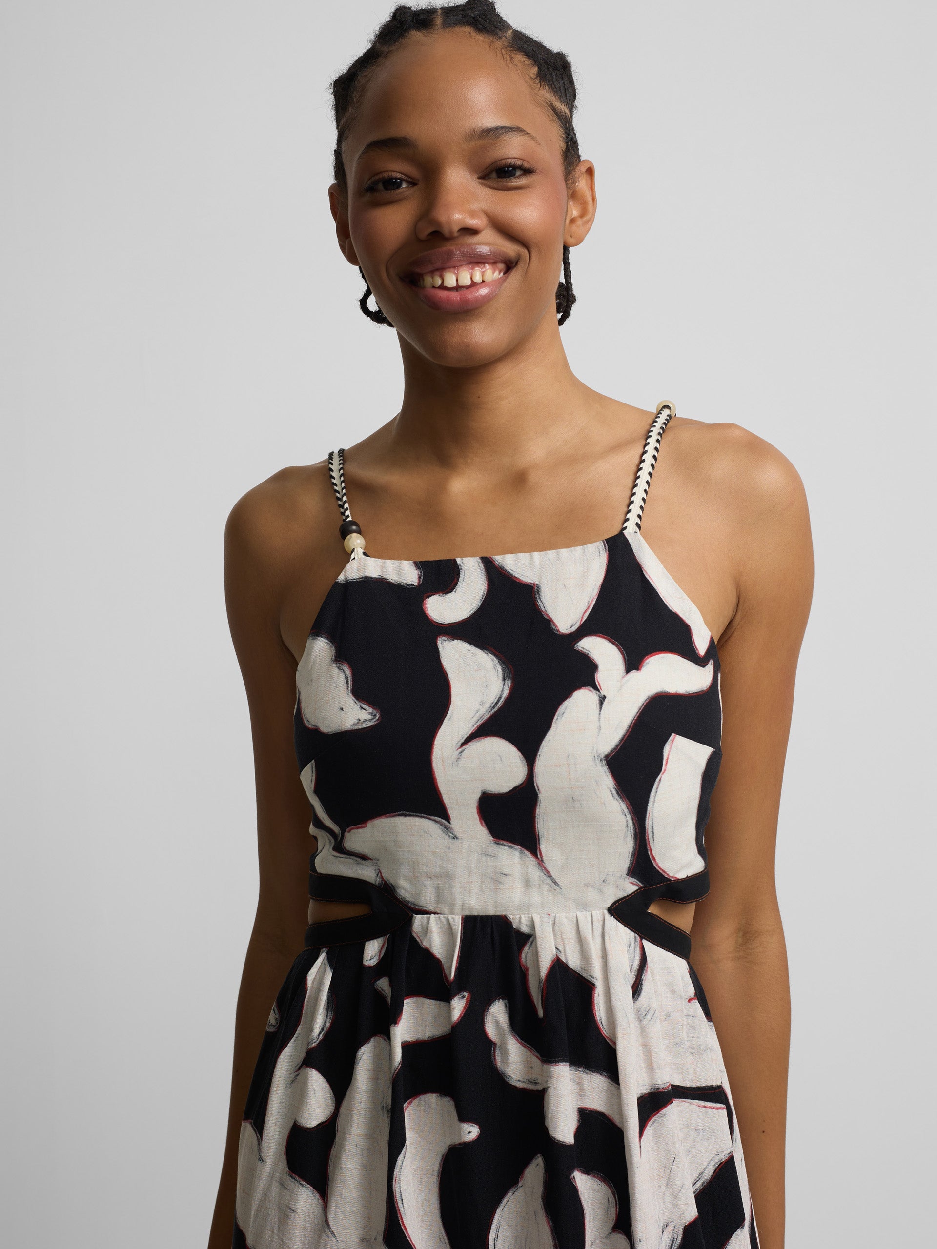 Vestido cut out estampado flores negro