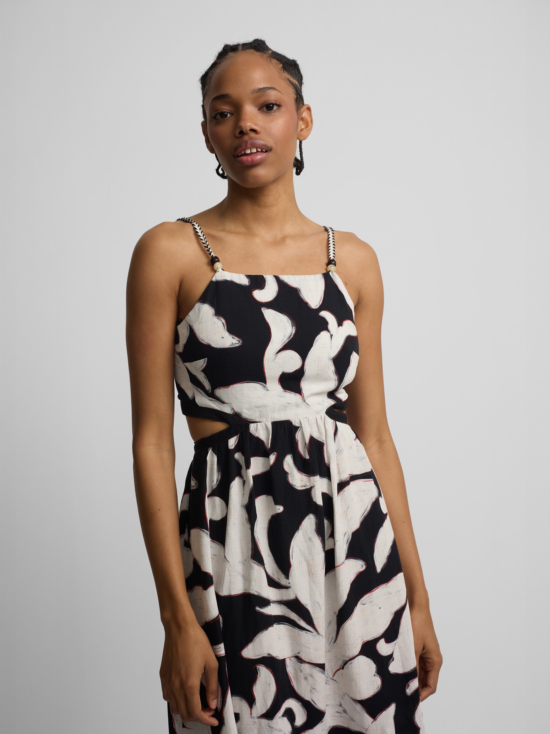 Vestido cut out estampado flores negro