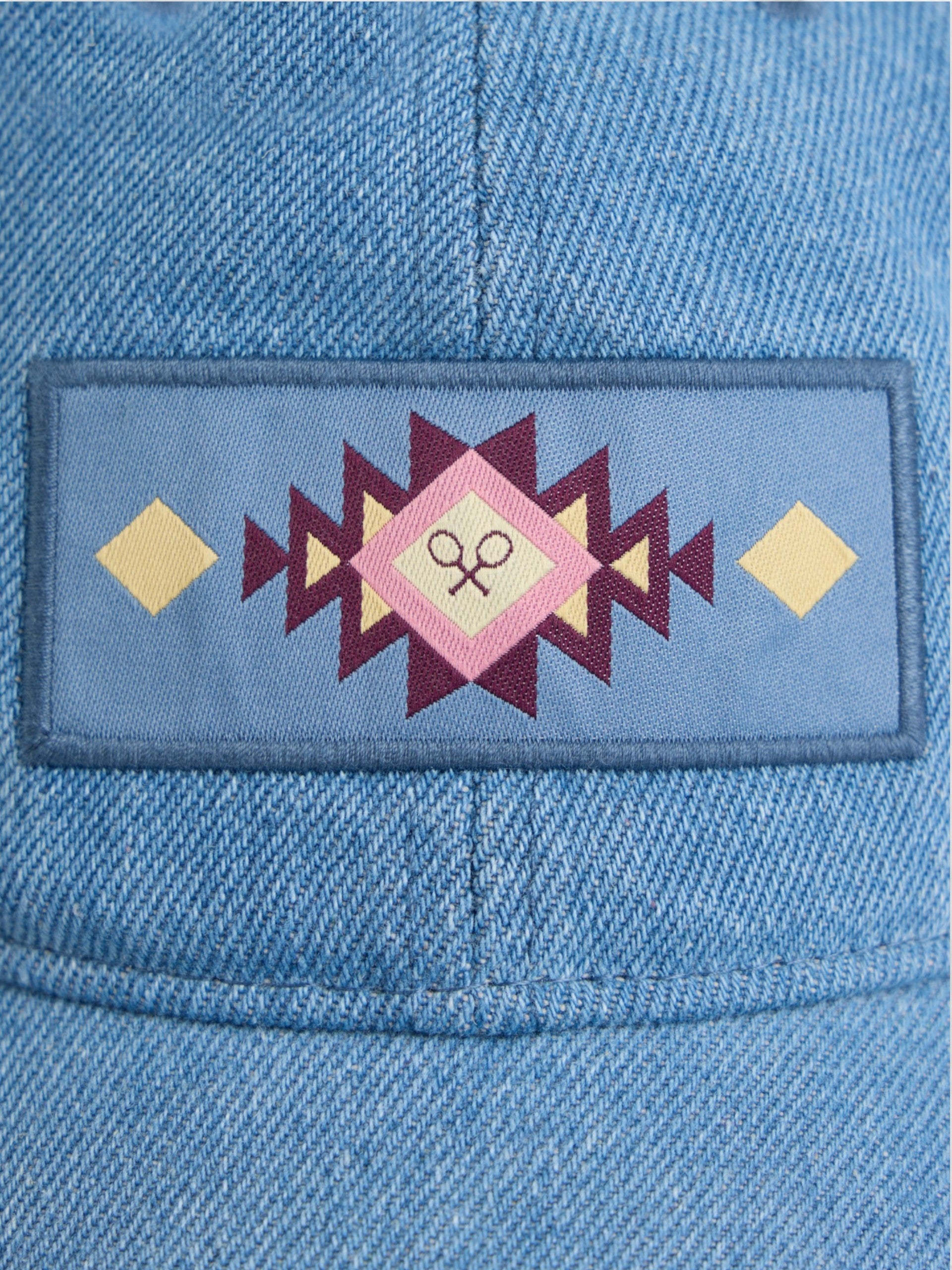 Gorra motivo etnico denim
