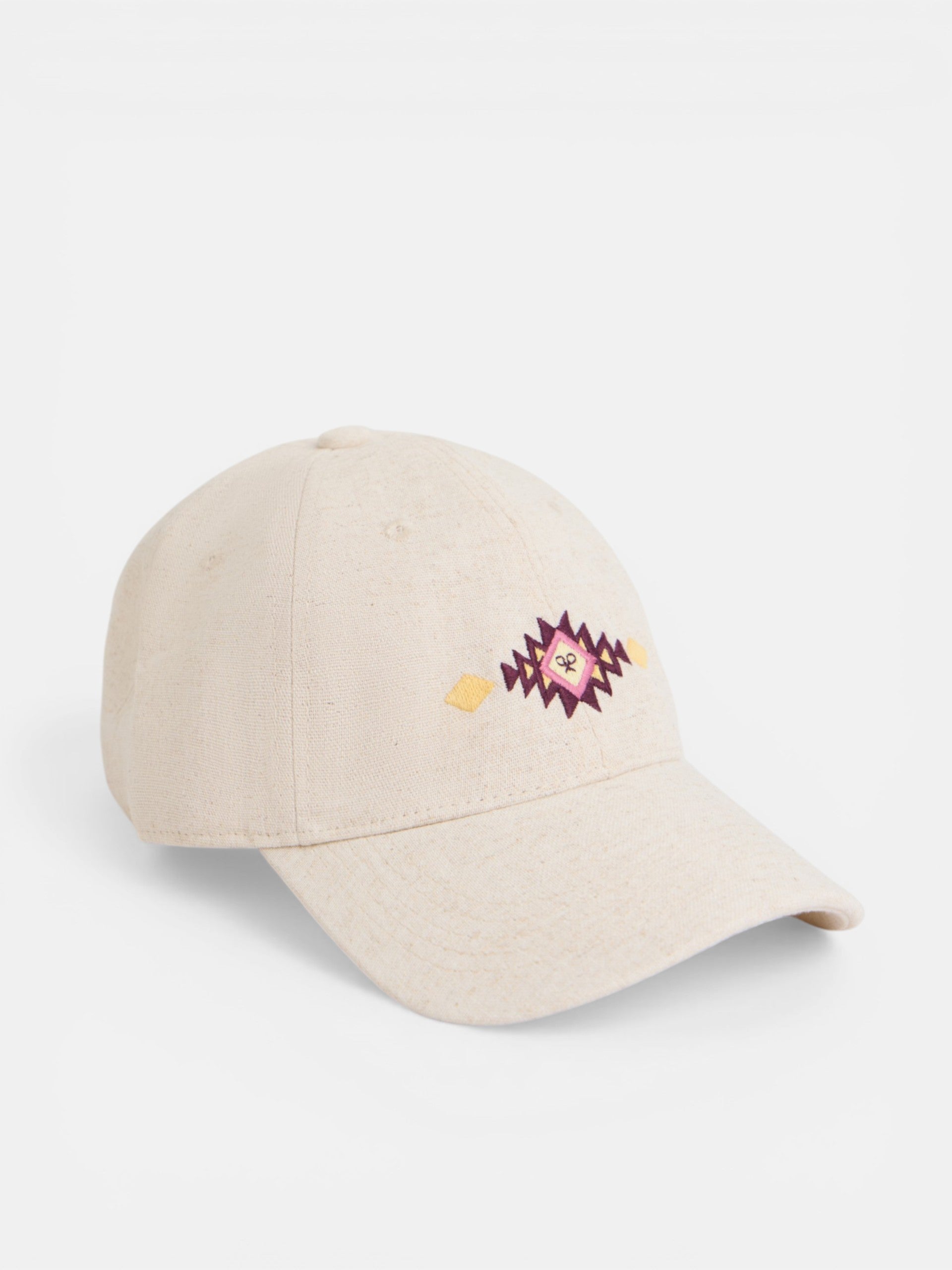Beige cap with ethnic motif
