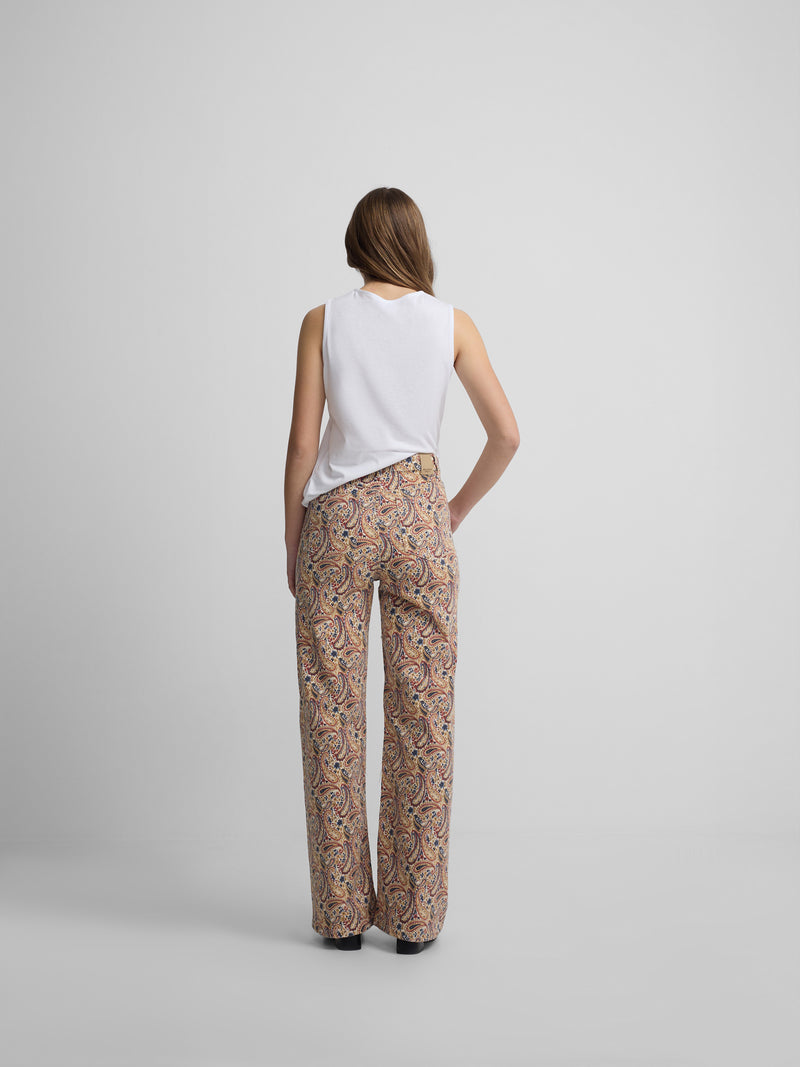 Calças de ganga estampadas com padrão paisley laranja
