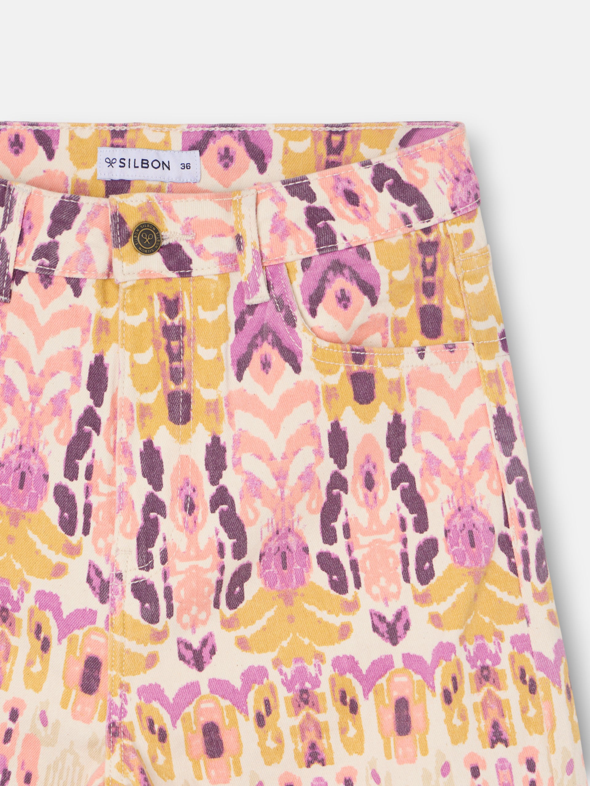 Pantalon denim estampado ikat rosas