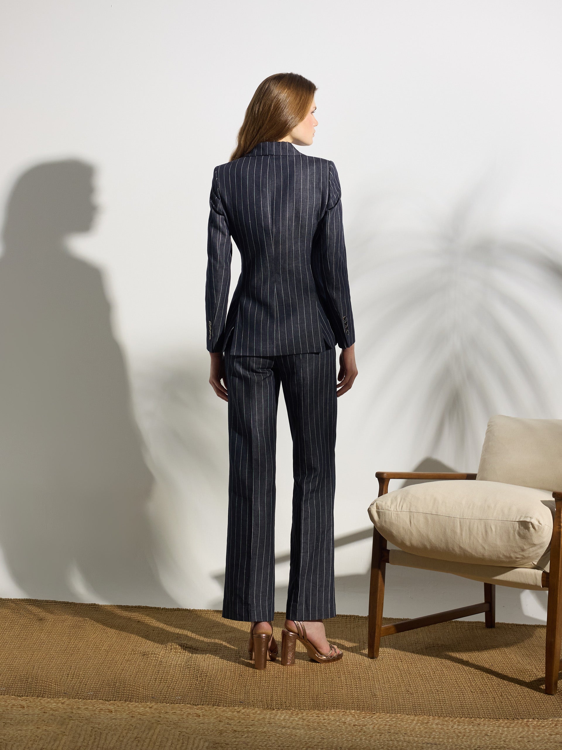 Pantalon gris à fines rayures unique