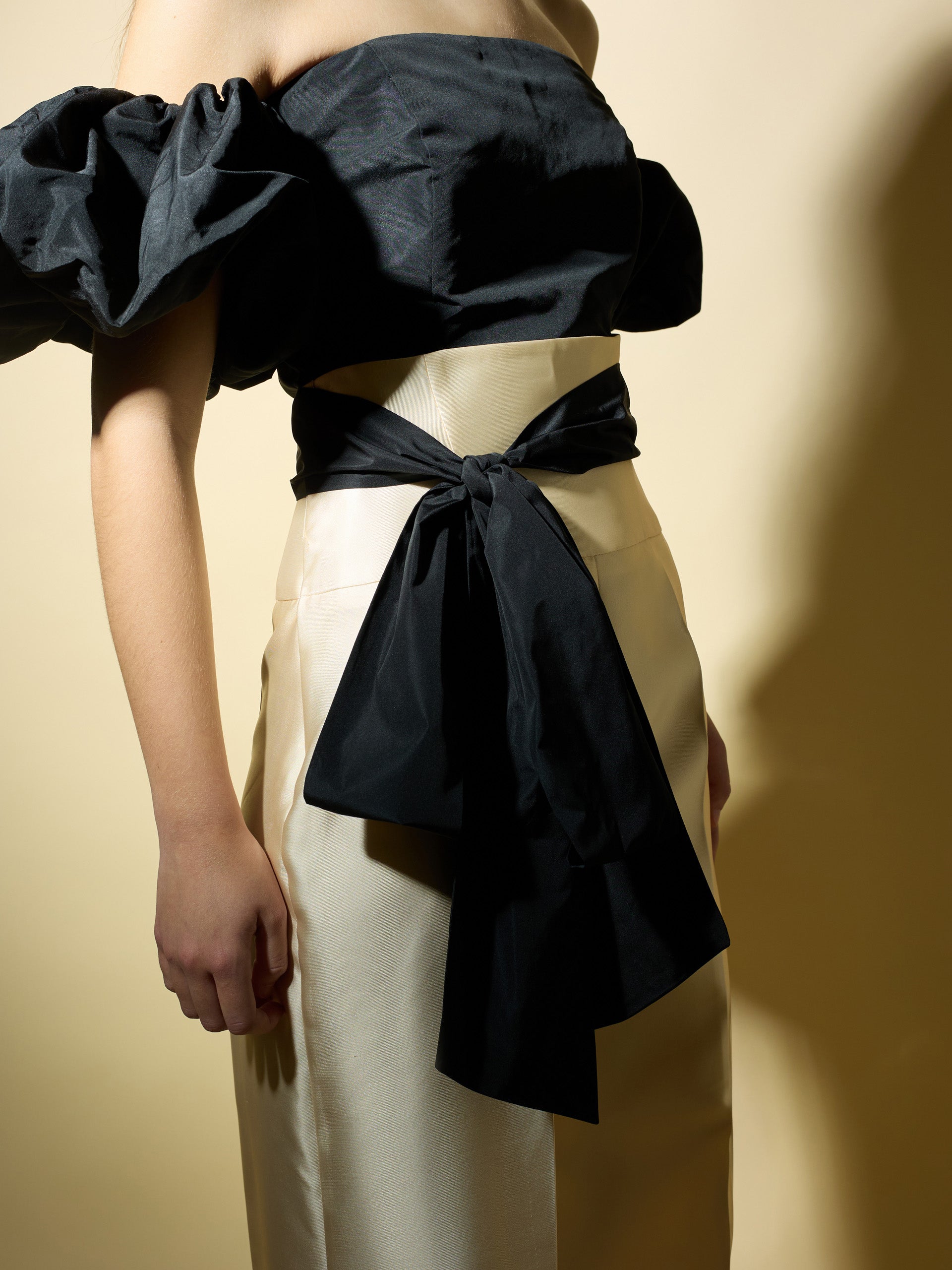 Pantalon CaprilexSilbon mikado vanille et noir