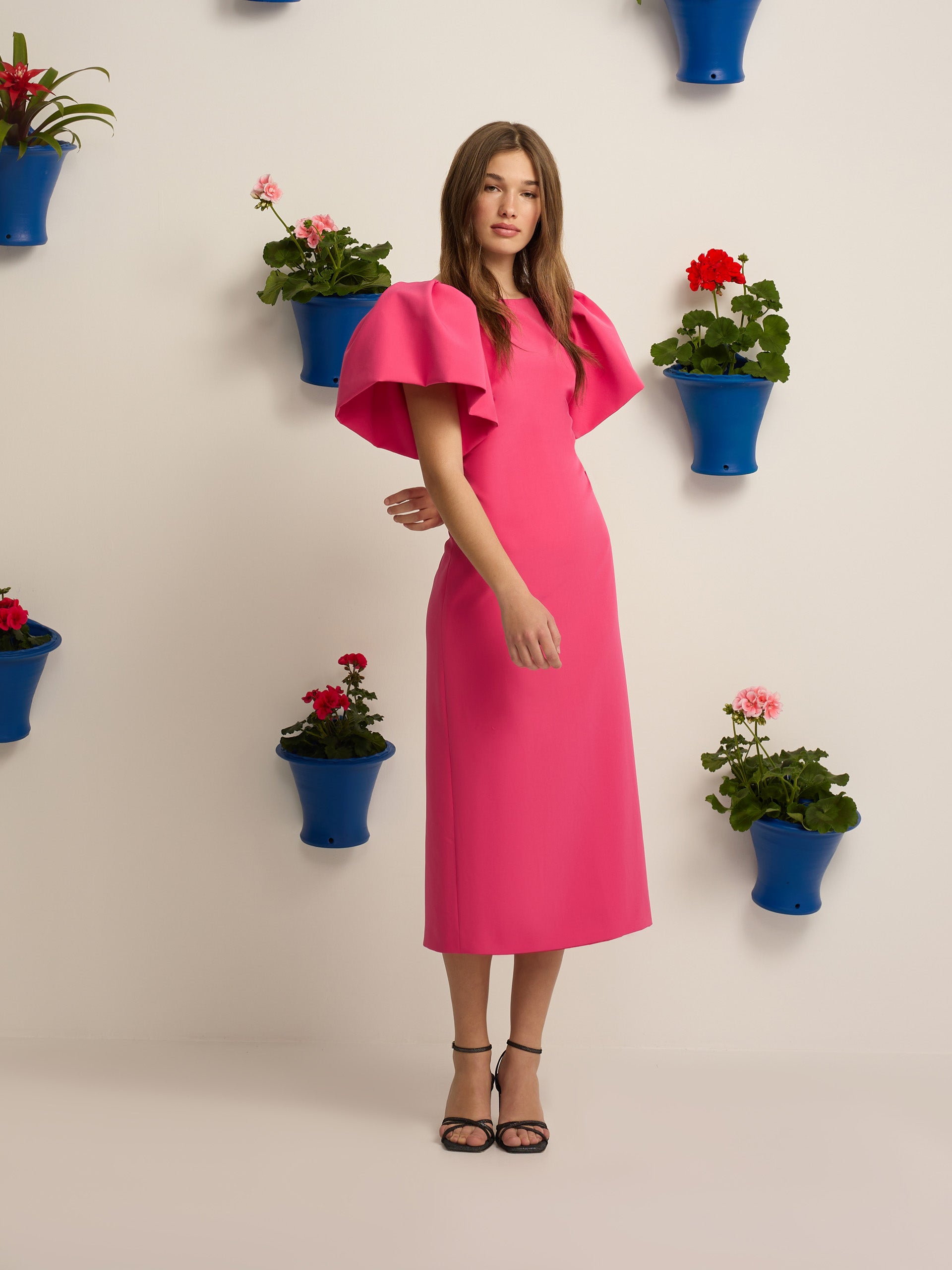 Vestido event colecction midi manga abullonada rosa