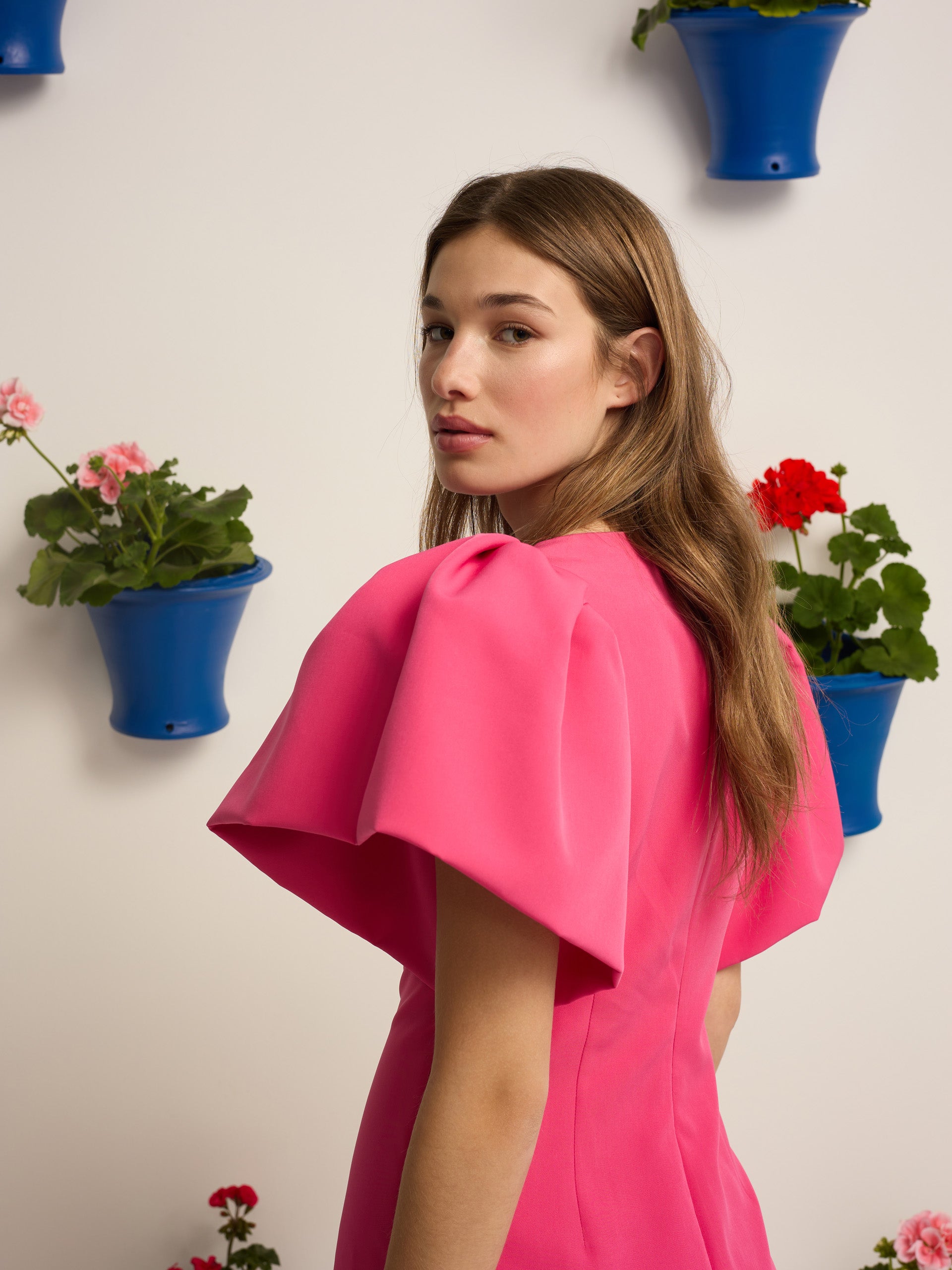 Vestido event colecction midi manga abullonada rosa