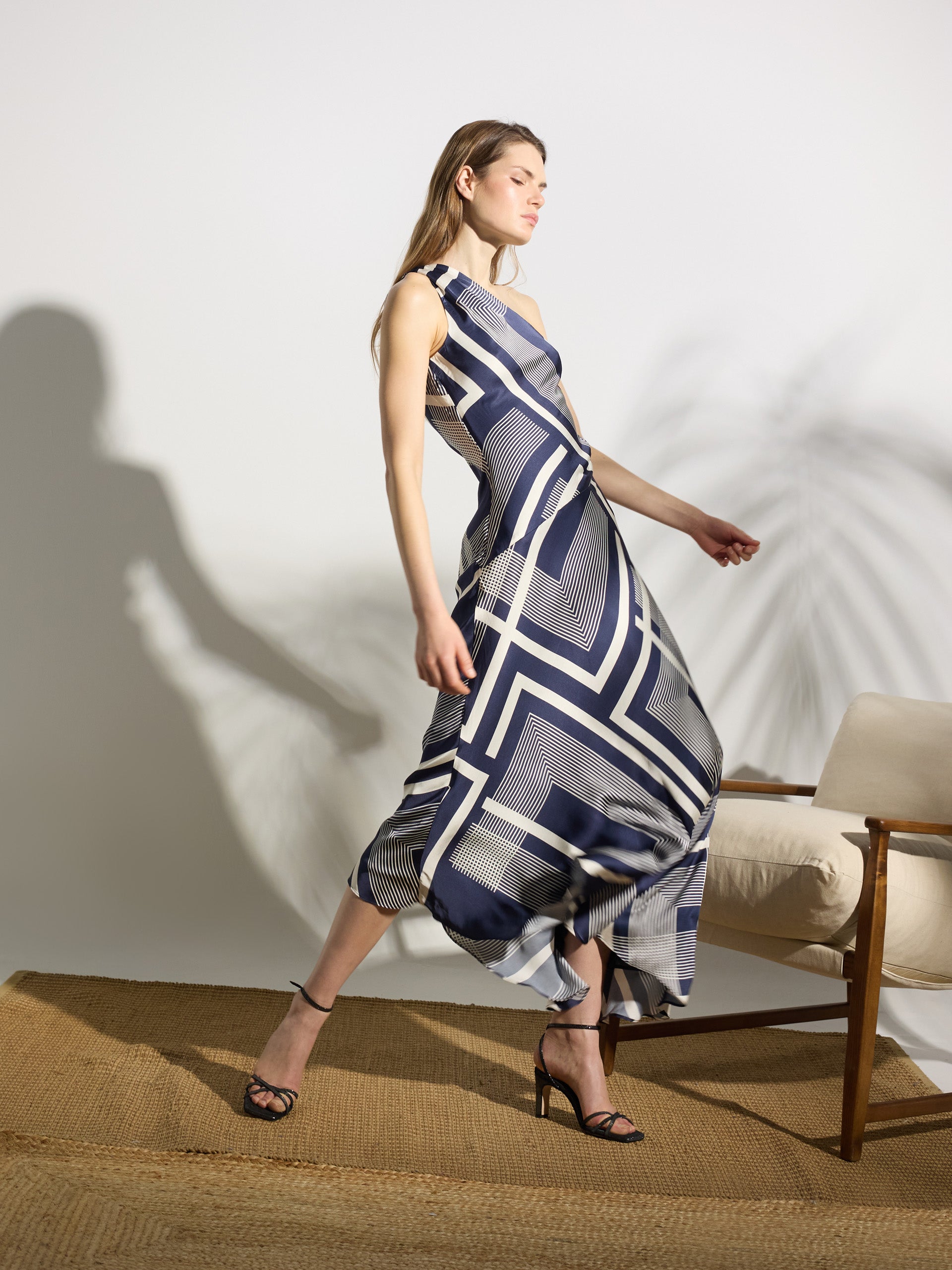 Vestido midi único assimétrico estampado azul