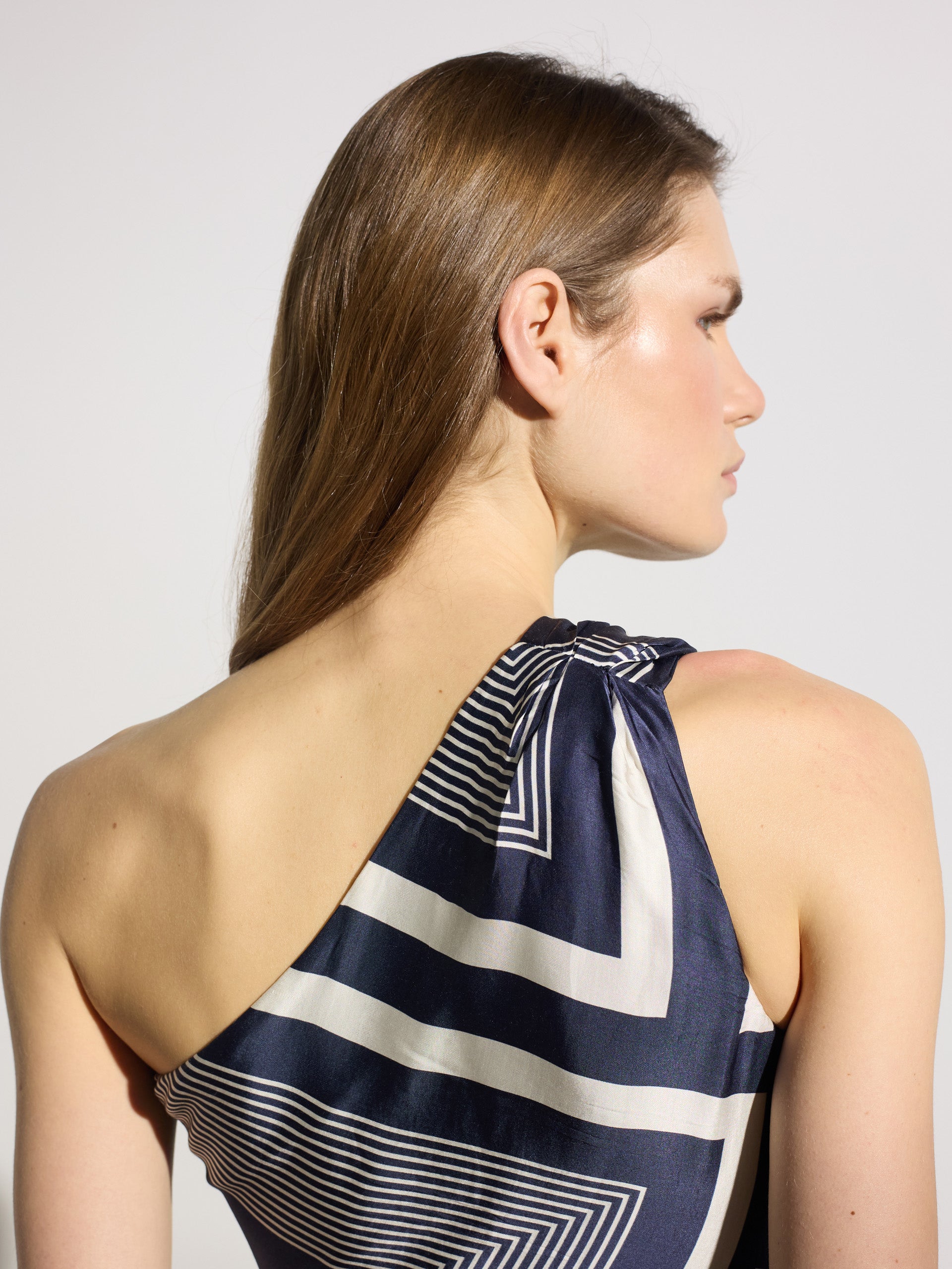 Vestido midi unique asimetrico estampado azul