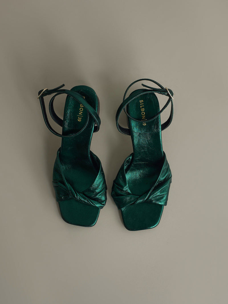 Sandália de salto metálica verde