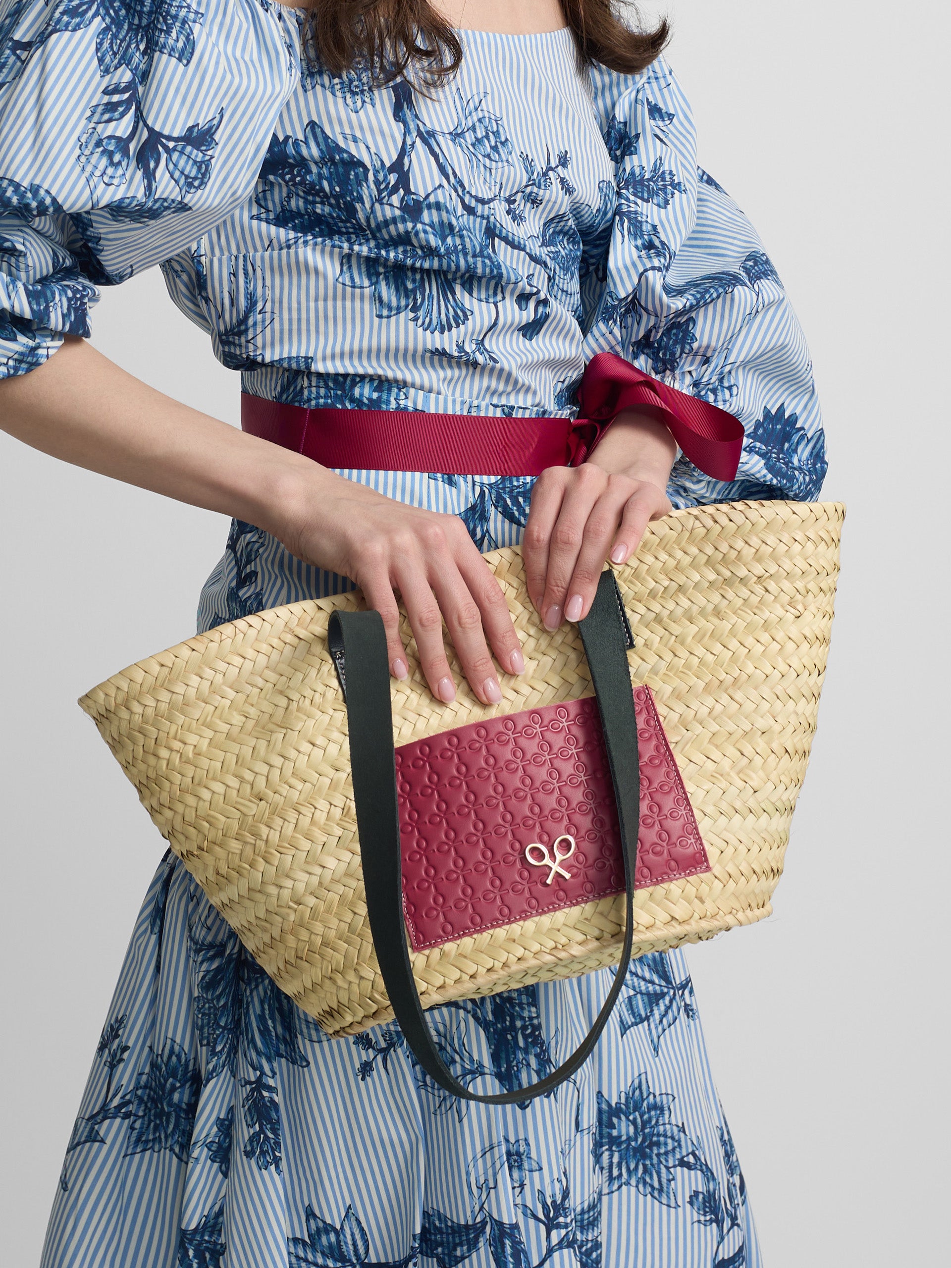 Panier avec poche en cuir rose et bleu marine