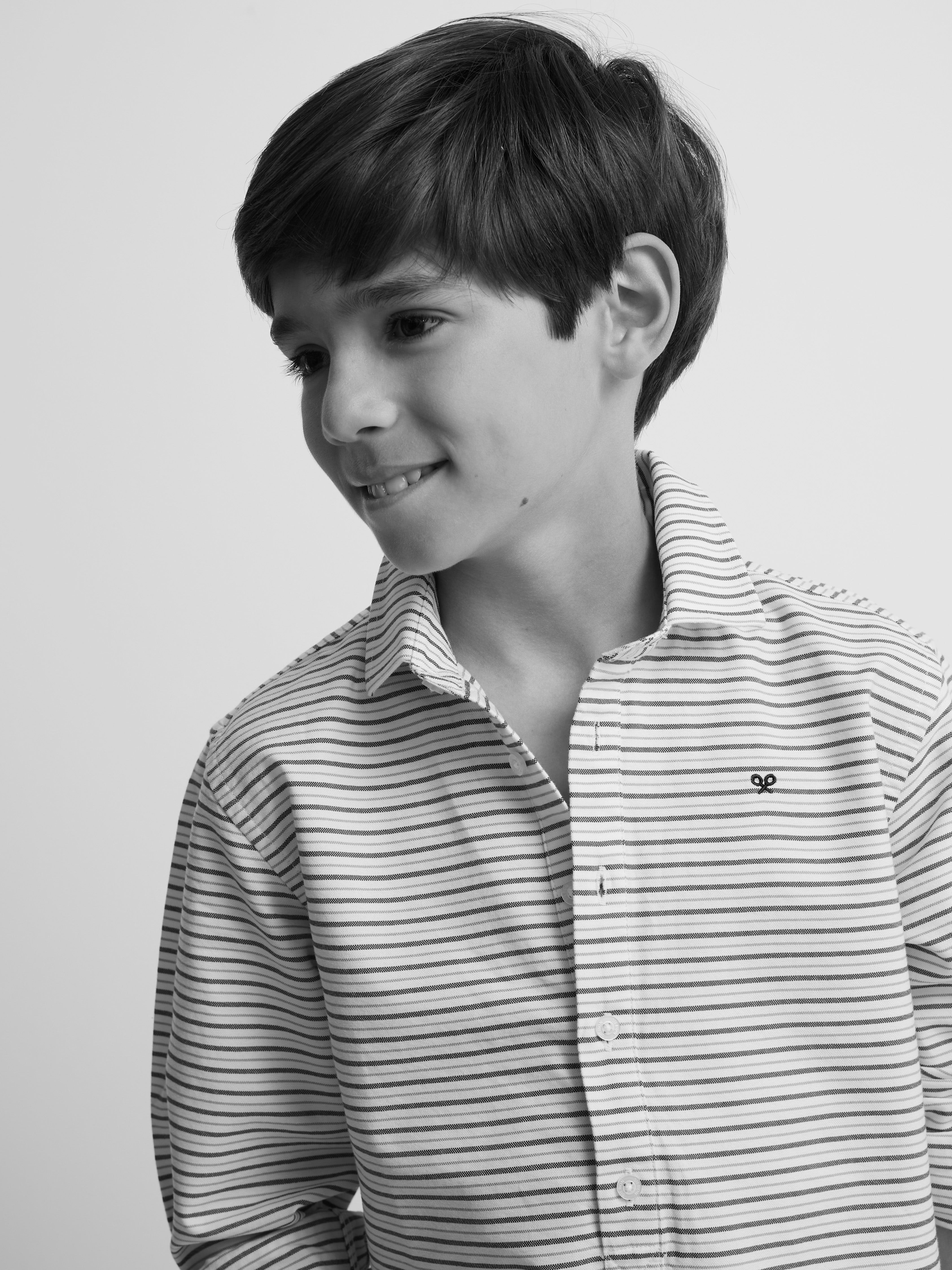 Camisa desportiva criança oxford risca creme azul-marinho