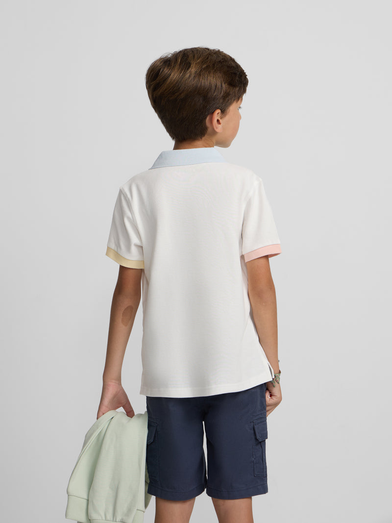 Polo criança com debrum multicolor branco