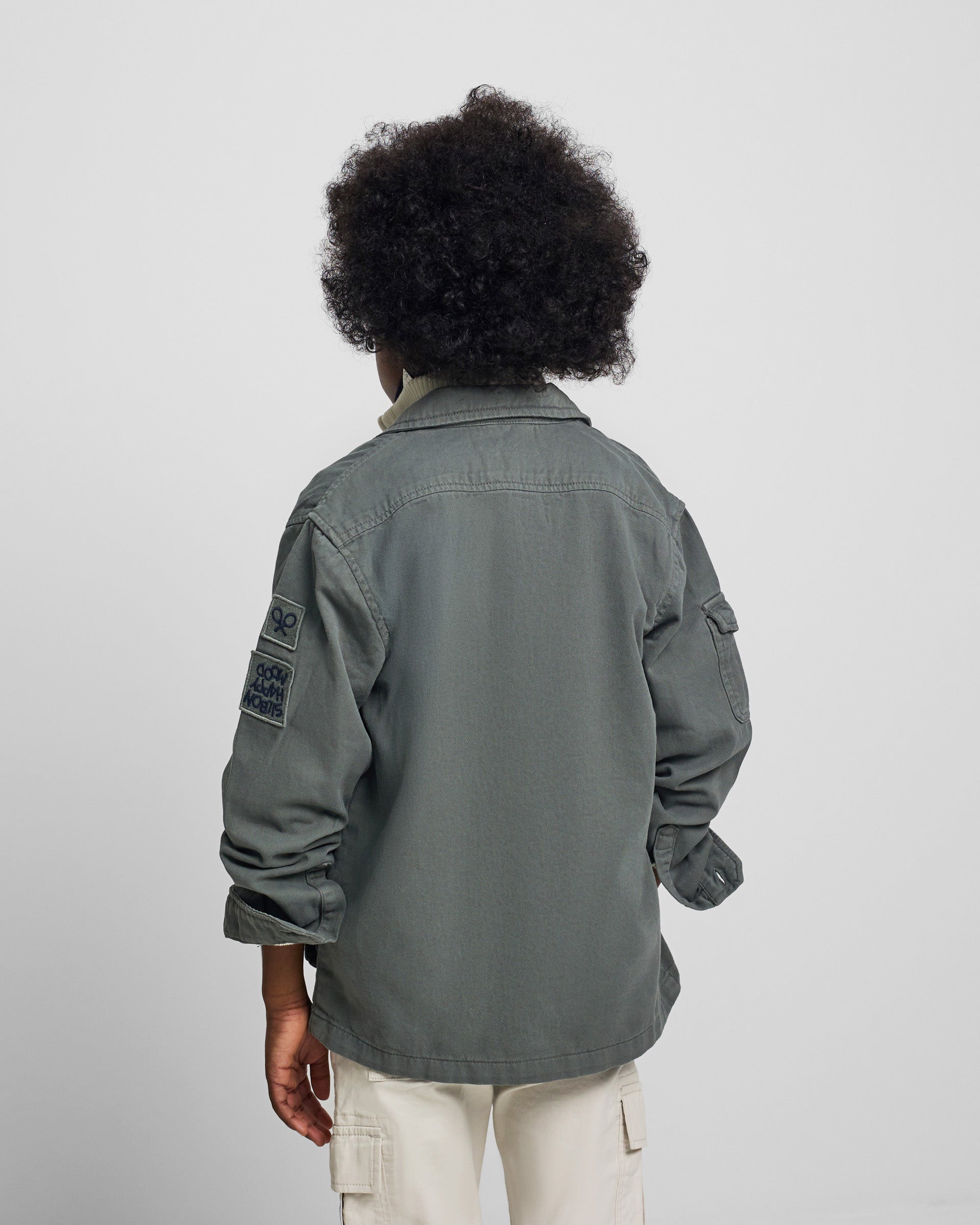 Casaco kids com bolsos e remendos verde