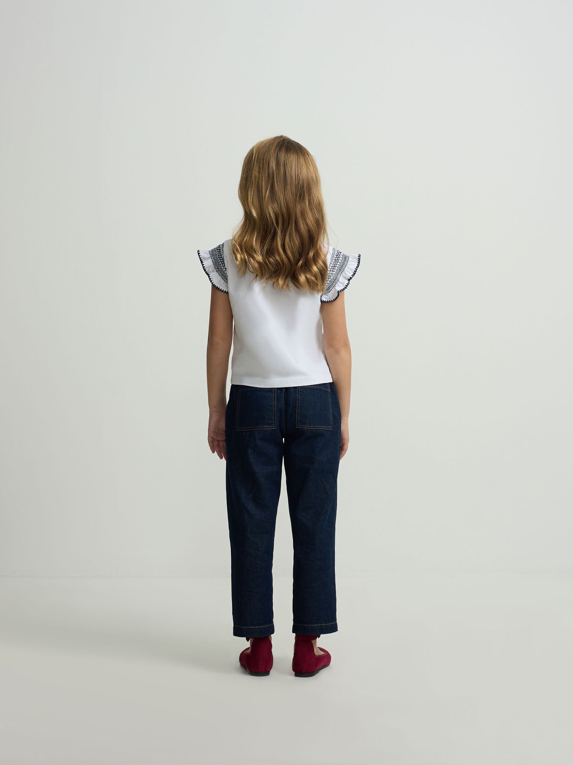 Girl's t-shirt with embroidered sleeves white