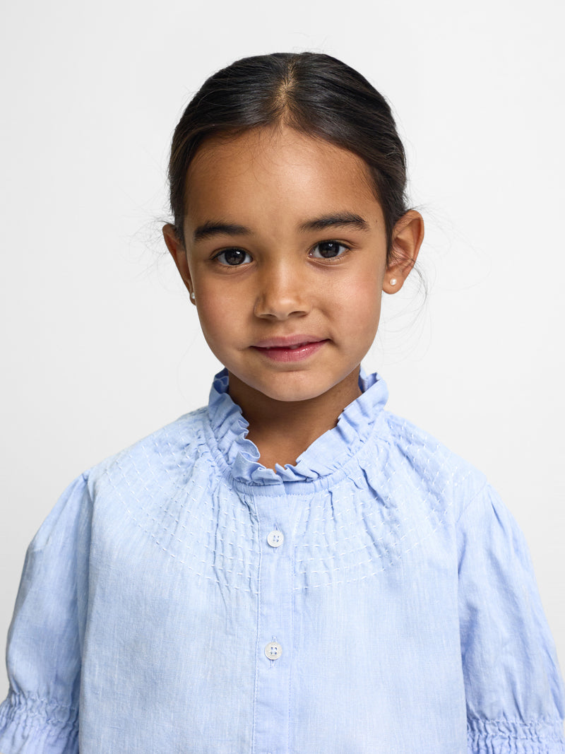 Camisa menina franzidos linho azul-claro