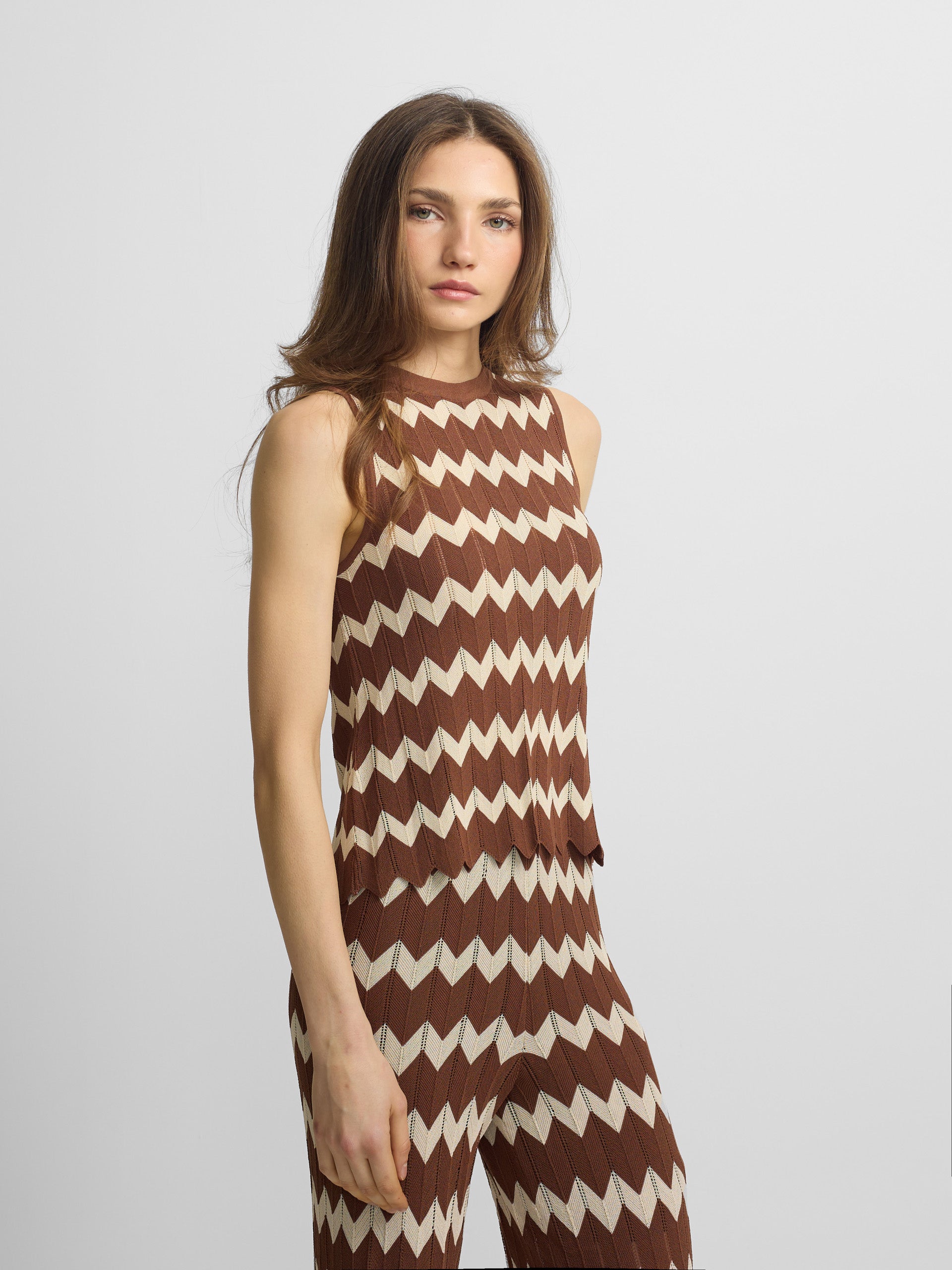 Top de malha castanho espinha de peixe