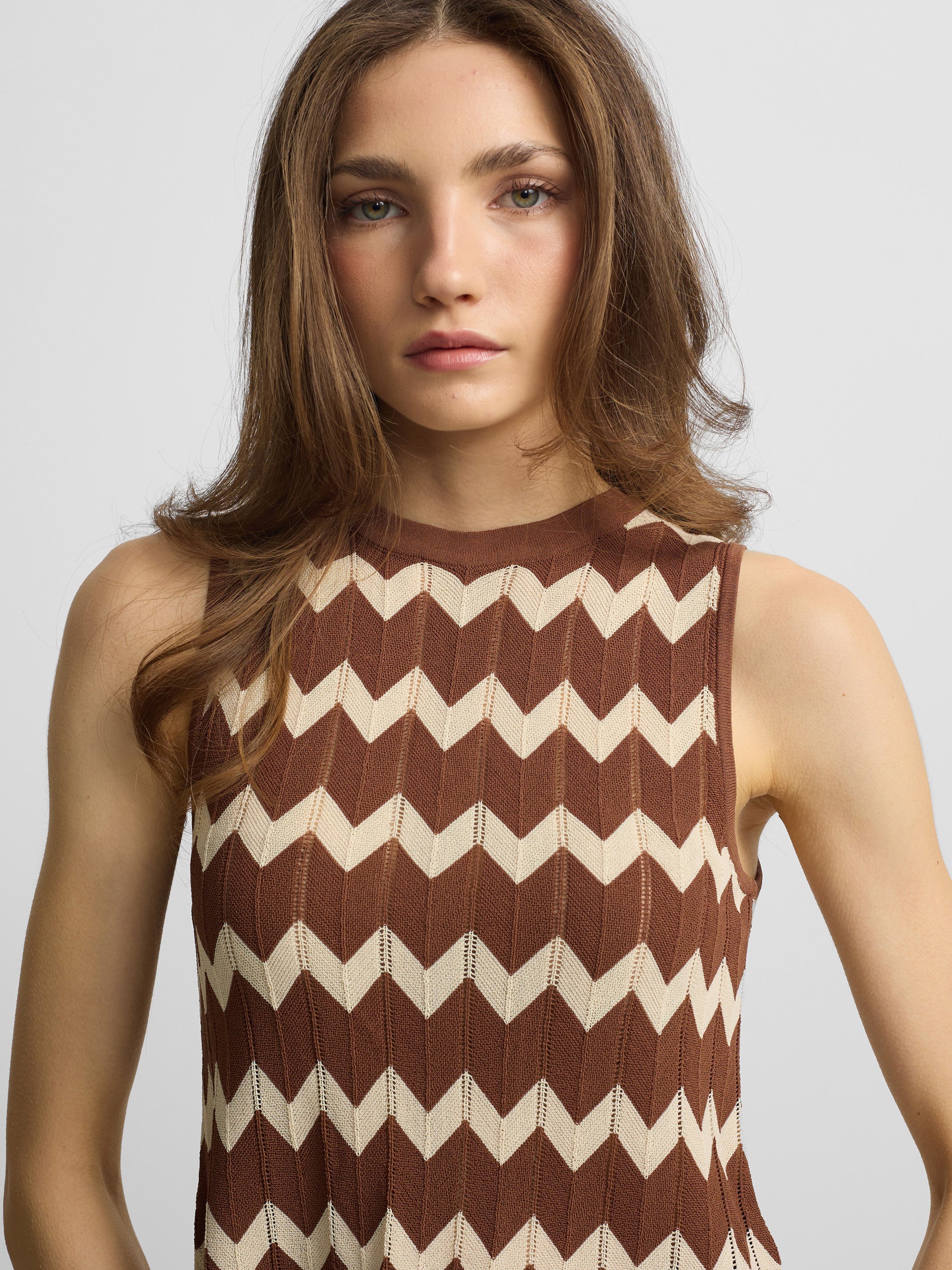 Top de malha castanho espinha de peixe