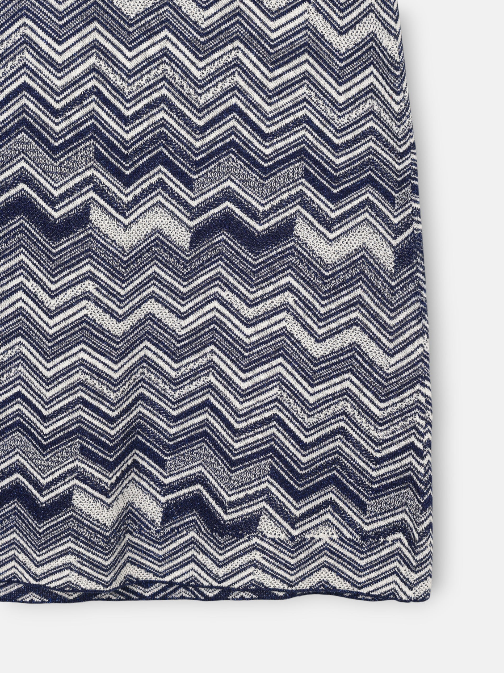 Saia de malha azul com padrão espinha de peixe