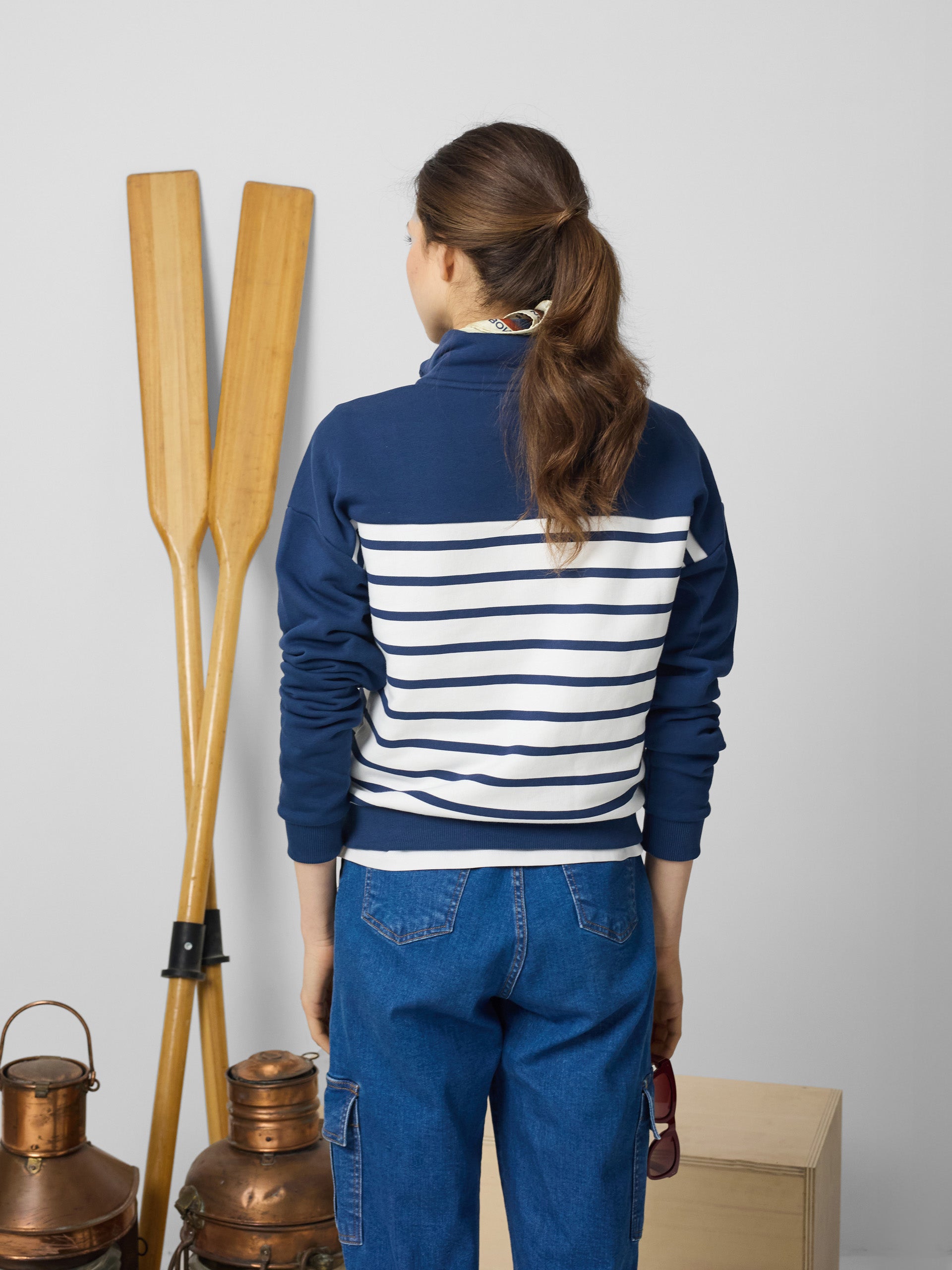 Sweatshirt mulher gola com botões riscas azuis