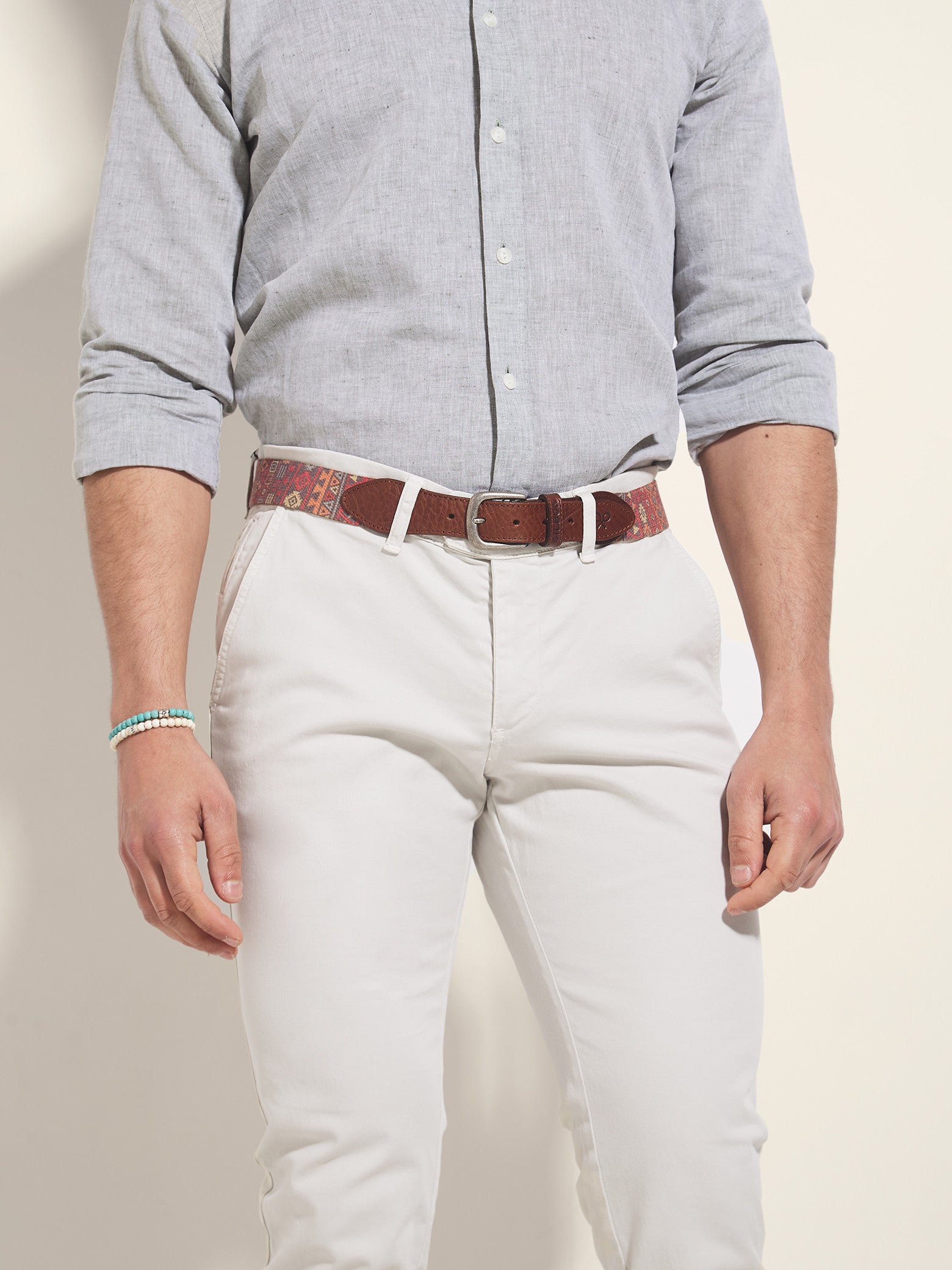 TIPS PARA UN LOOK SPORT CON PANTALÓN BLANCO