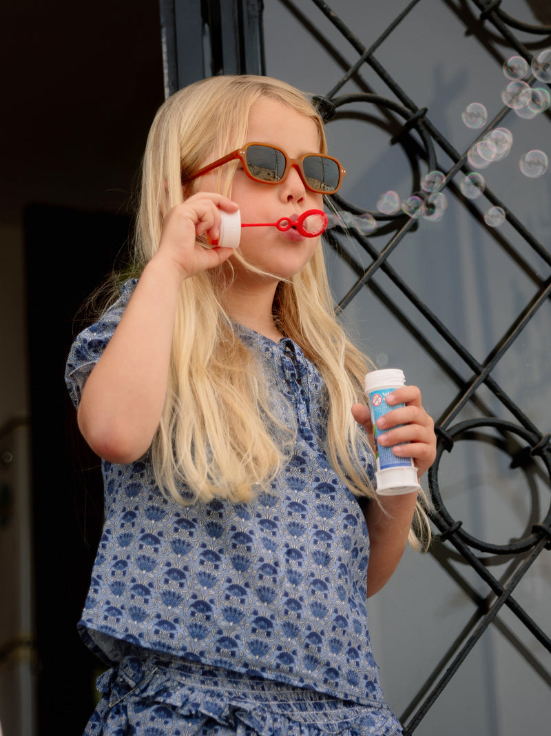 Blusa de menina de manga curta estampada azul