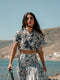 Blusa corta estampado flores azul