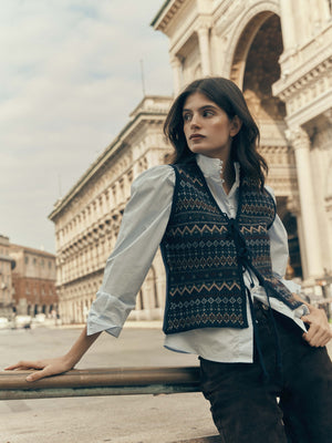Unique jacquard knit vest with navy blue bows