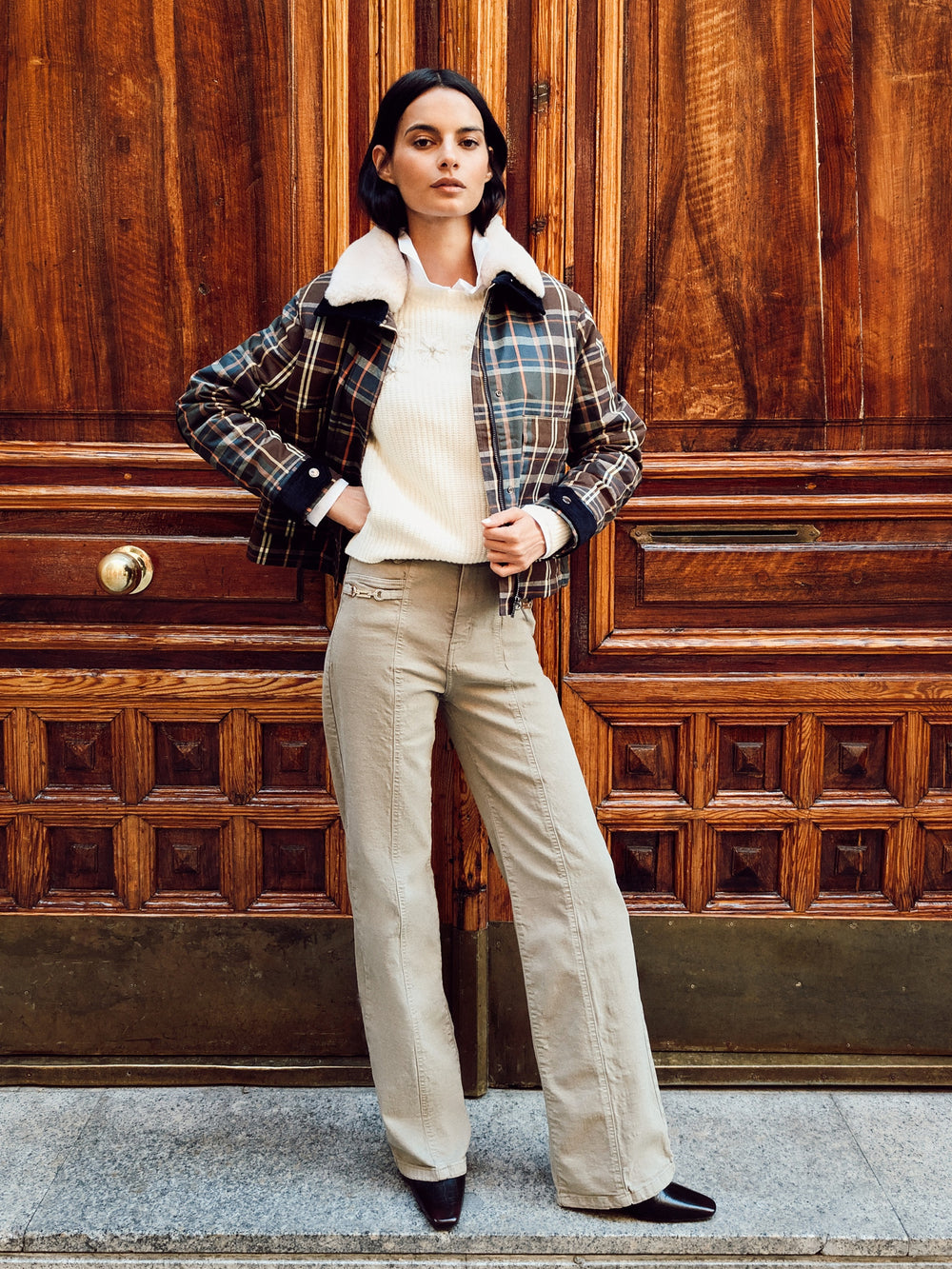 Straight trousers with dark beige buckle detail