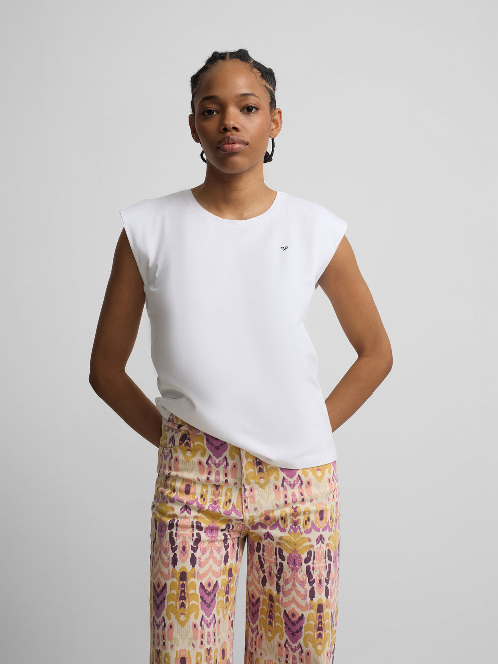 White woman sun t-shirt