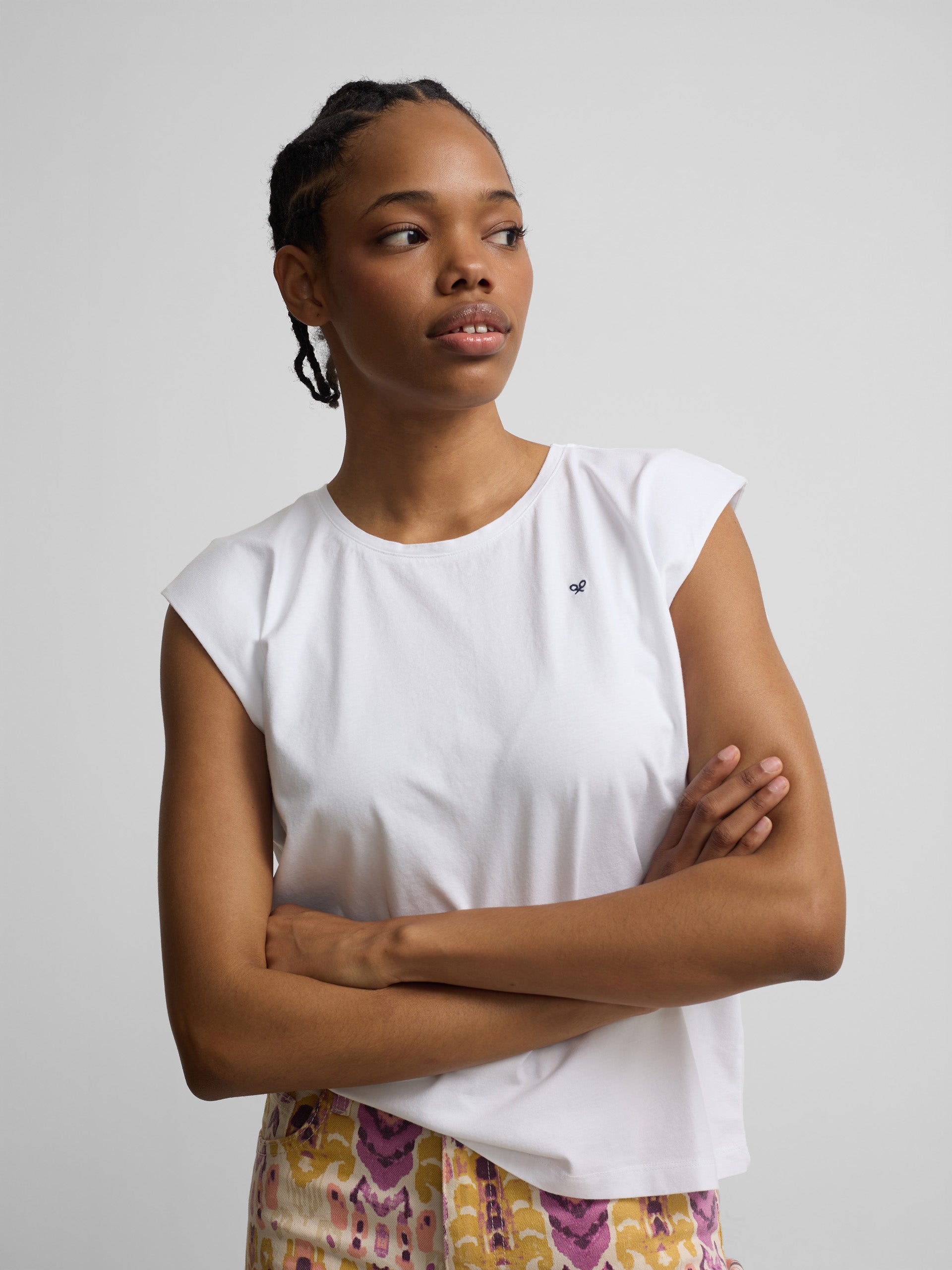 White woman sun t-shirt