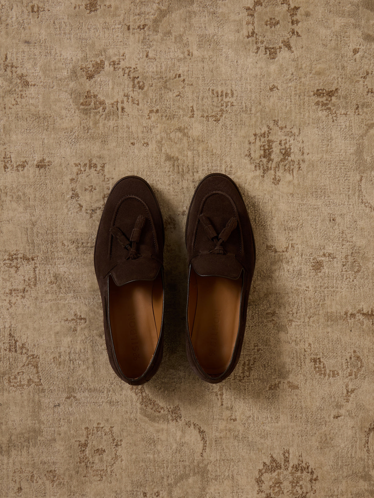 Chaussure classique à pampilles en daim marron foncé