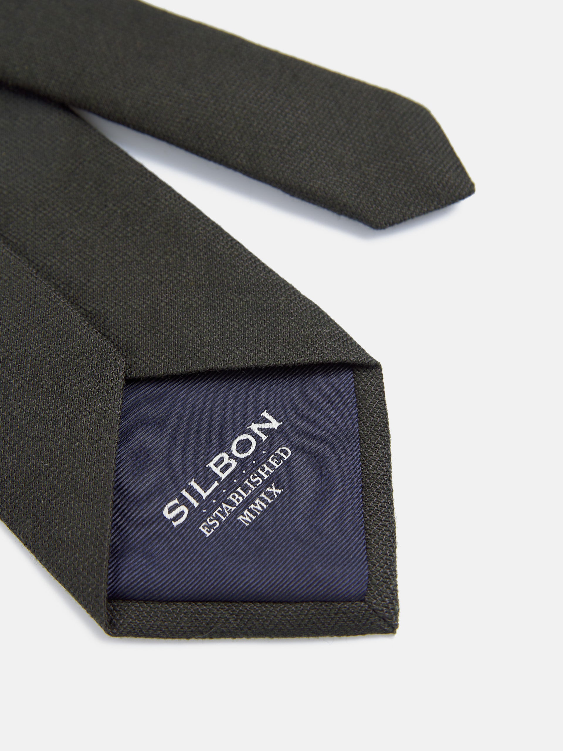 Silbon tie with green structure