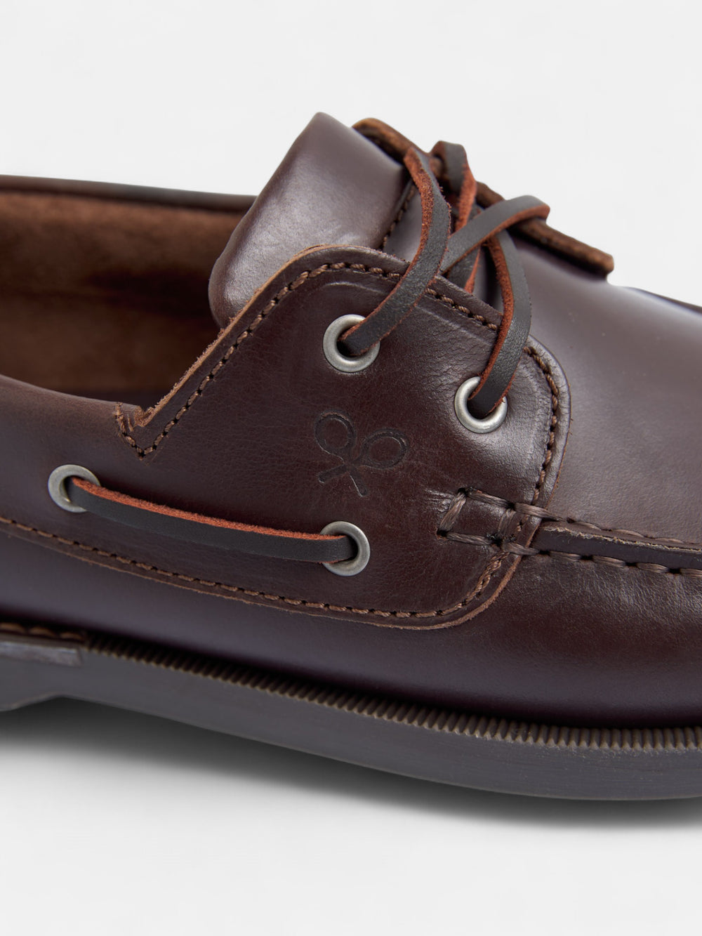 Zapato nautico piel fino marron oscuro