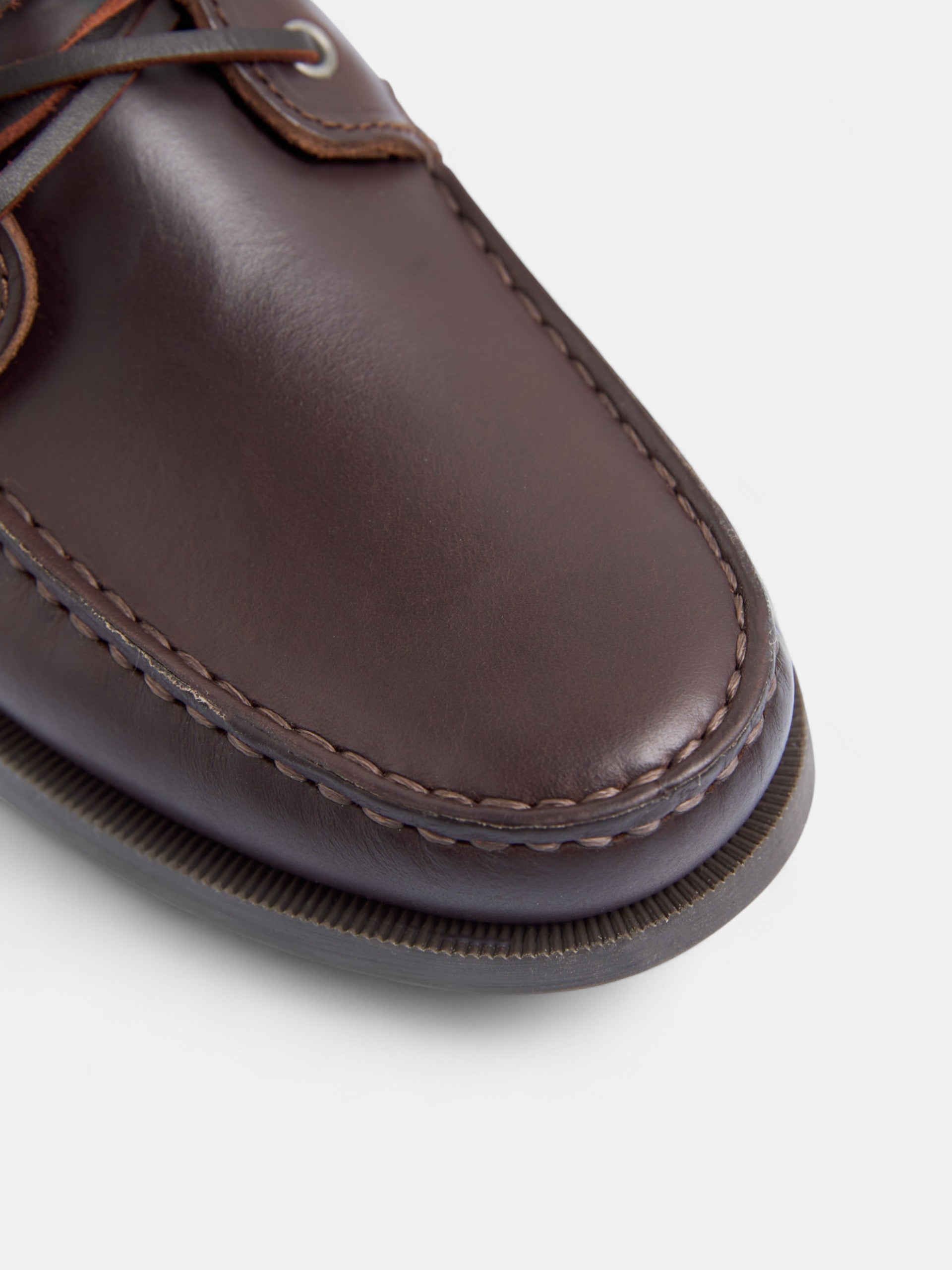 Dark brown fine leather nautical shoe