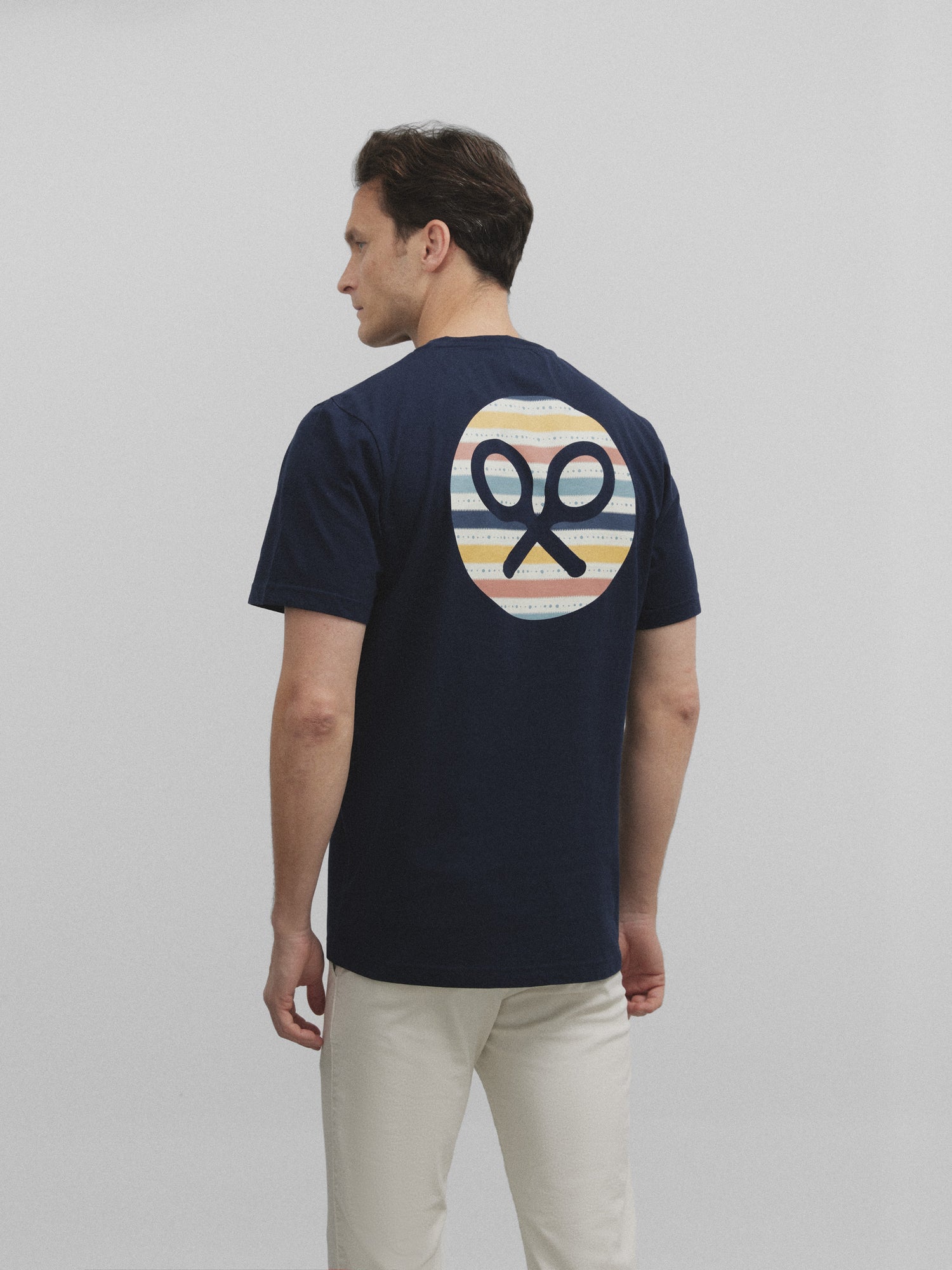 T-shirt logo ethnique bleu marine