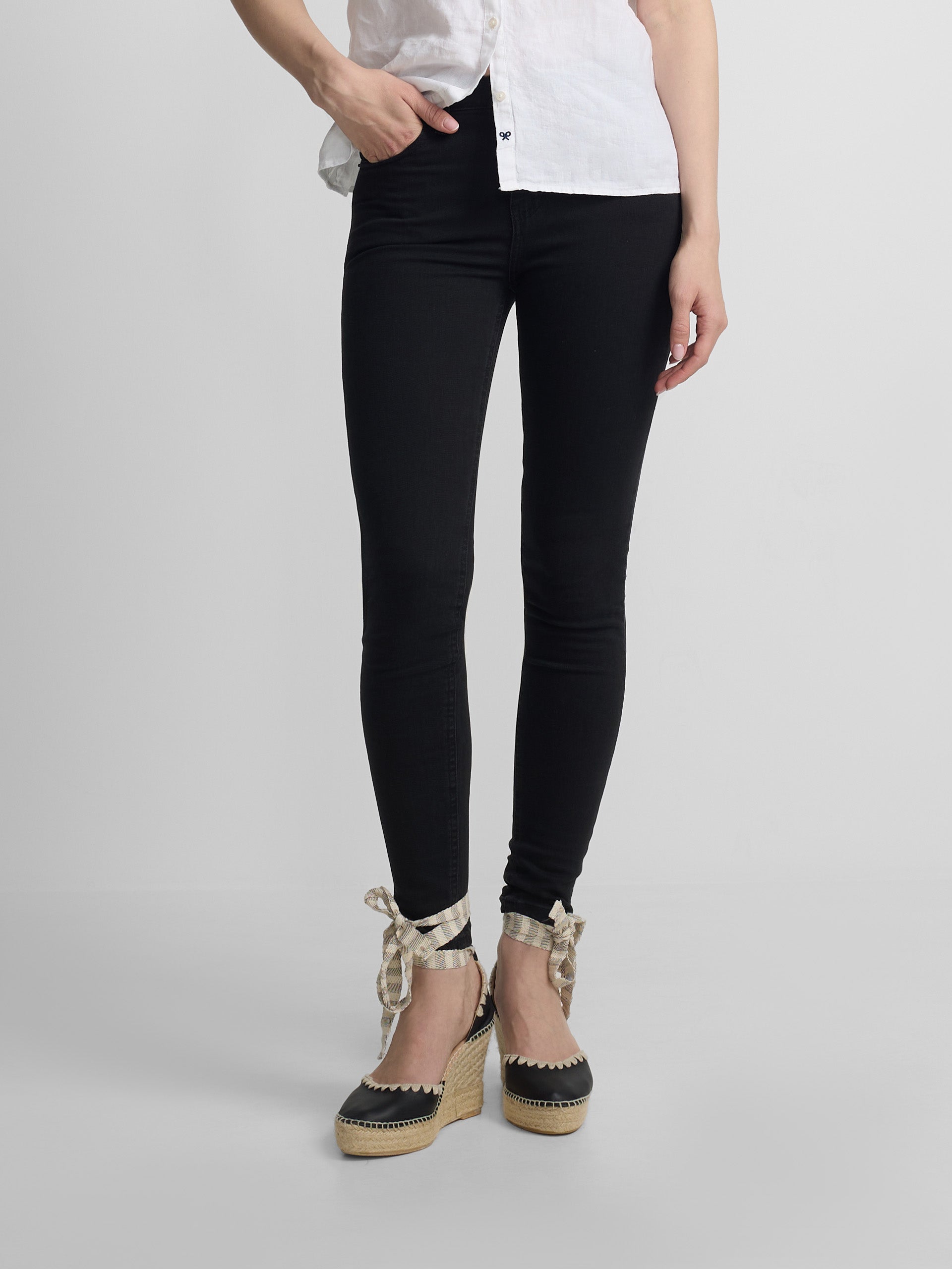 Calças mulher slim fit preto