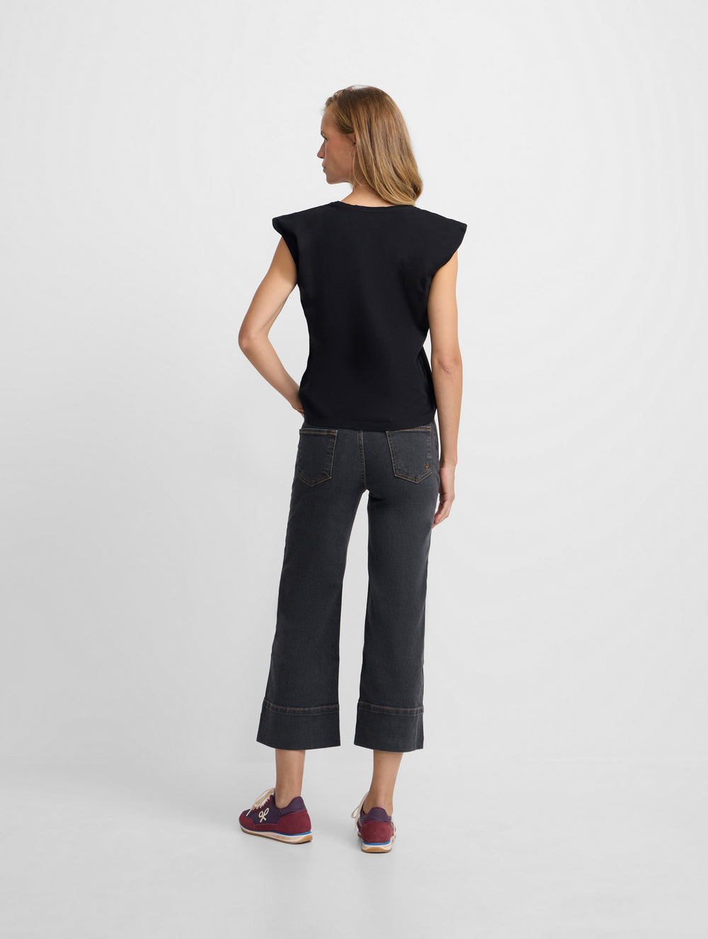 T-shirt woman sun preta