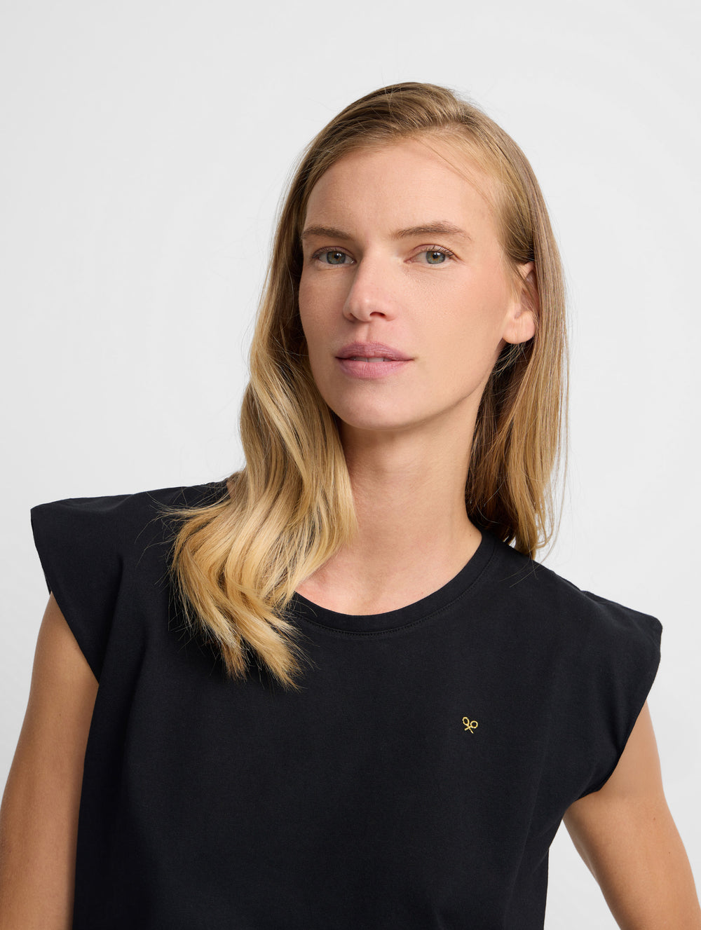 T-shirt woman sun preta