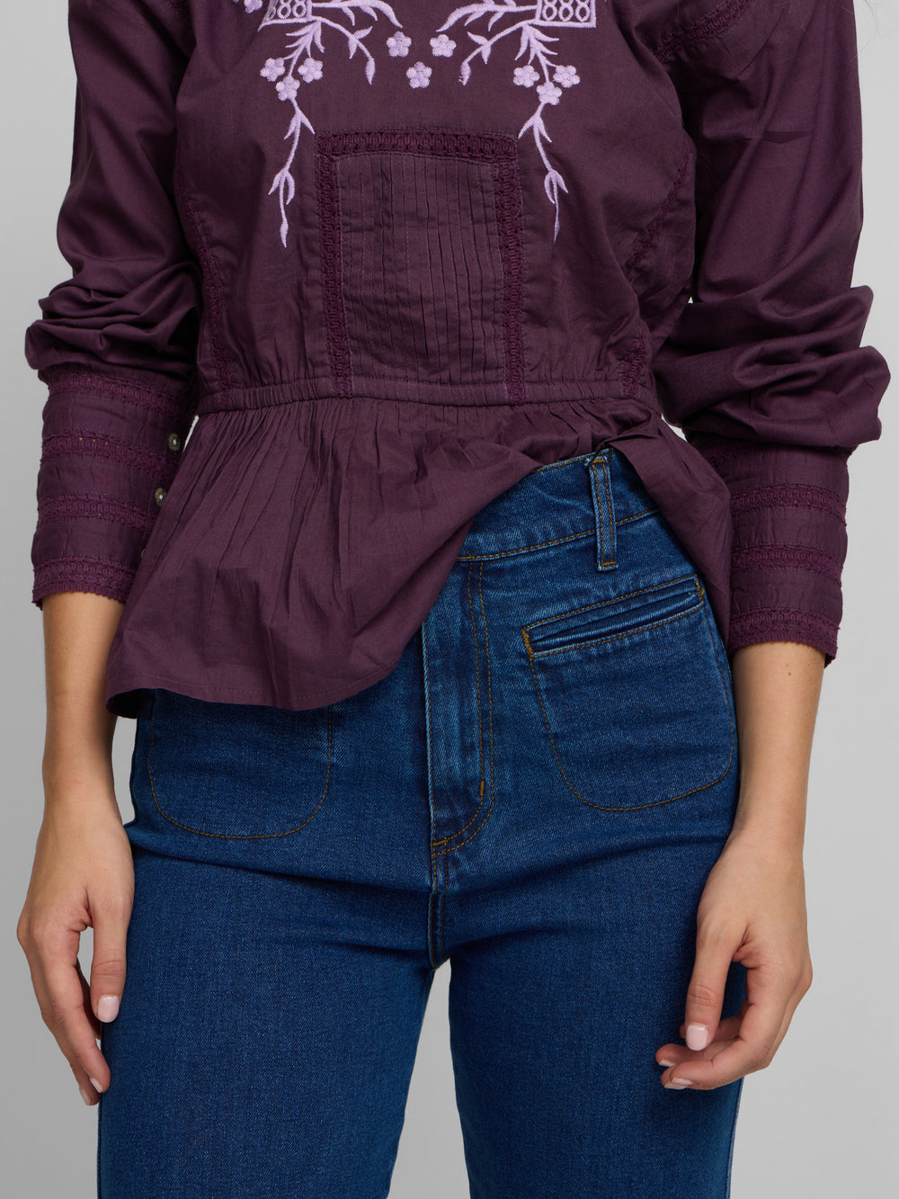 Pantalon denim flare bolsillos