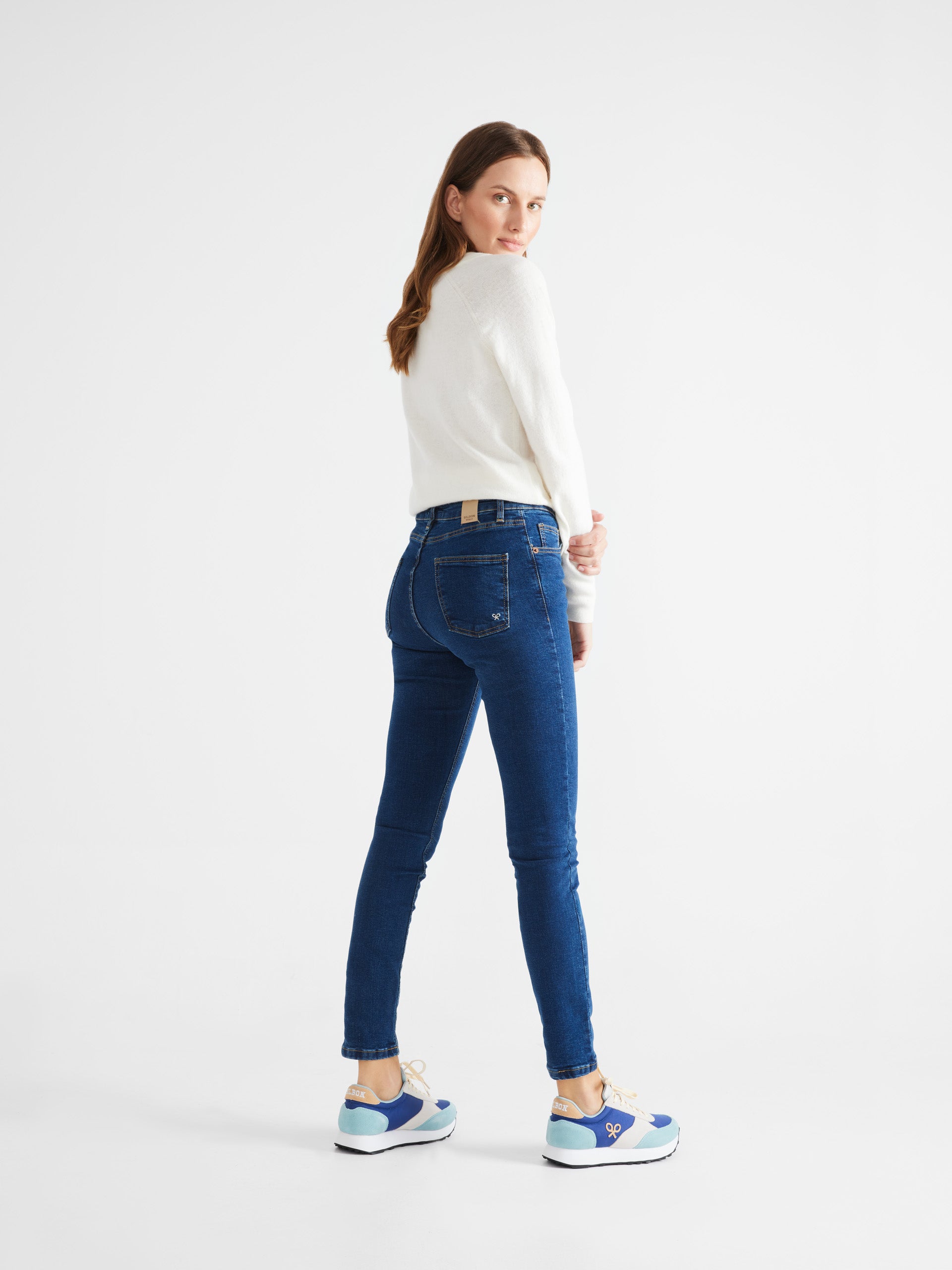 Pantalon femme coupe slim en jean medium