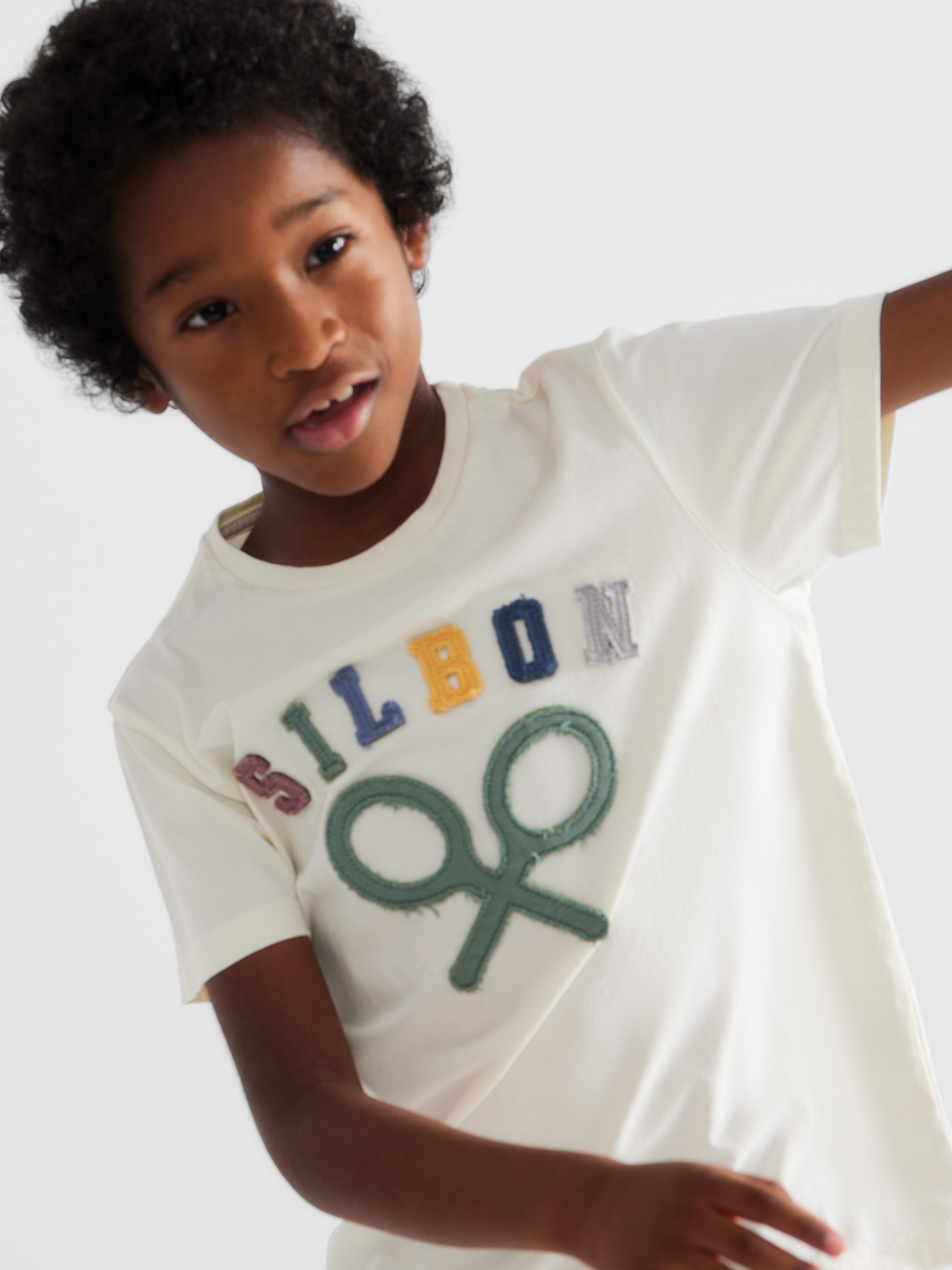 Camiseta kids logo multicolor crema