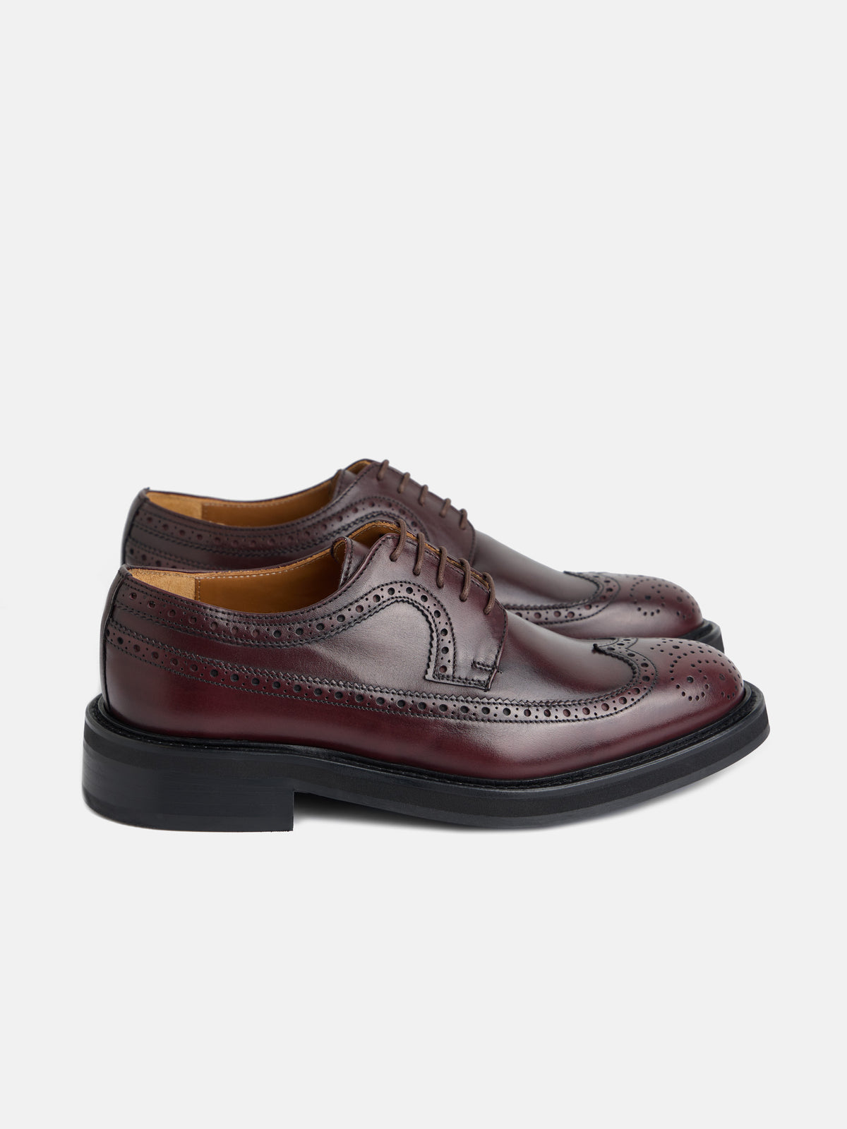 Chaussure classique en cuir perforé bordeaux