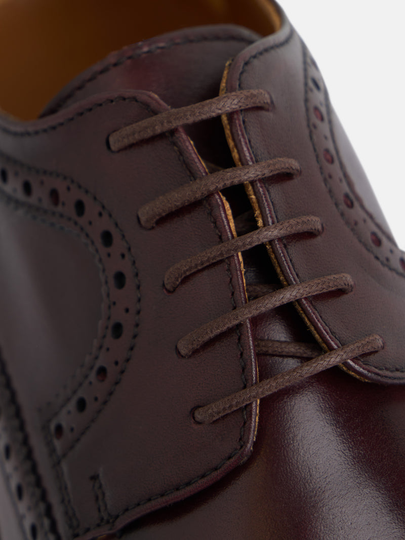 Classic perforated leather shoe in burgundy