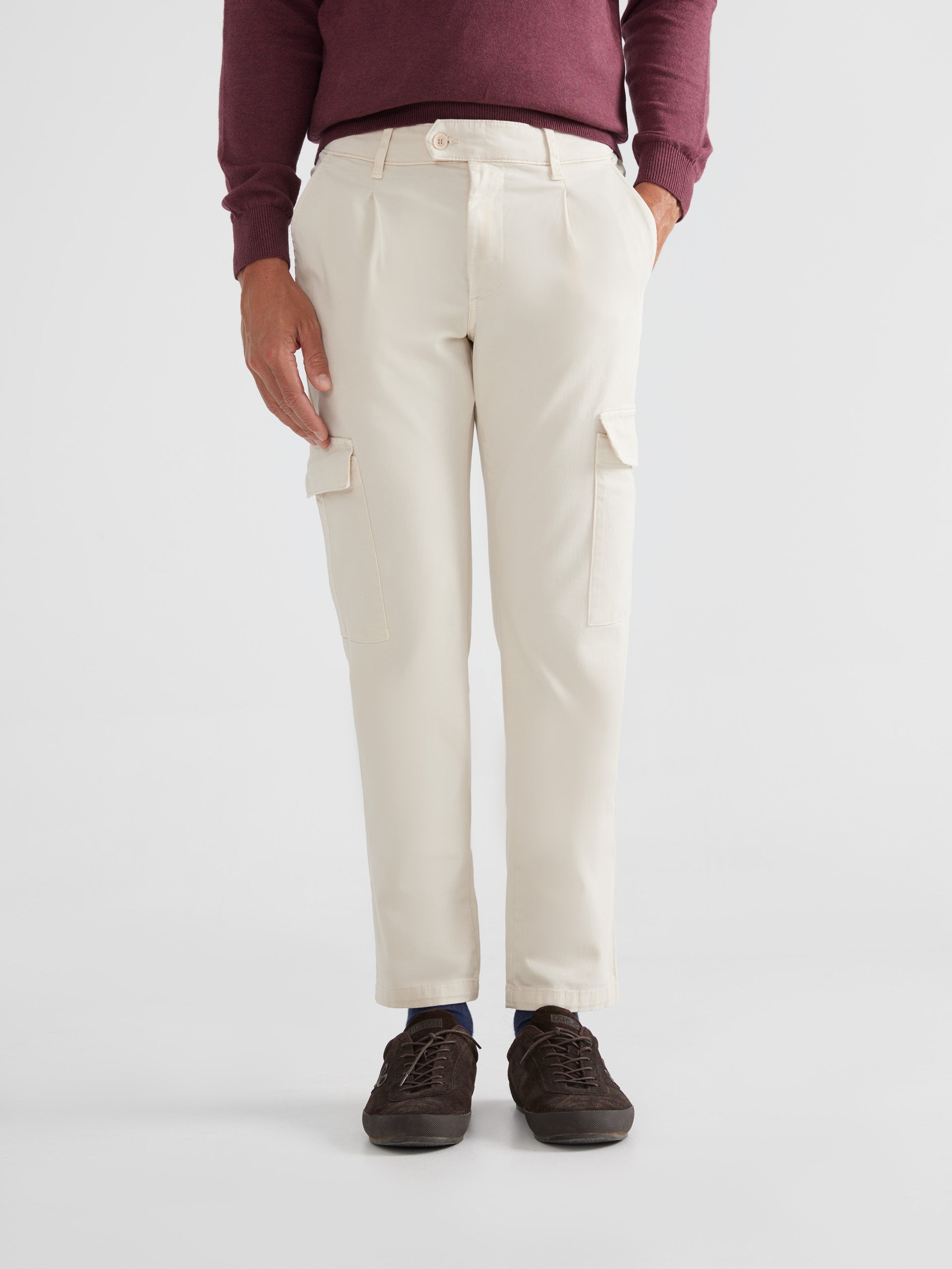 Light beige pleated cargo sport pants