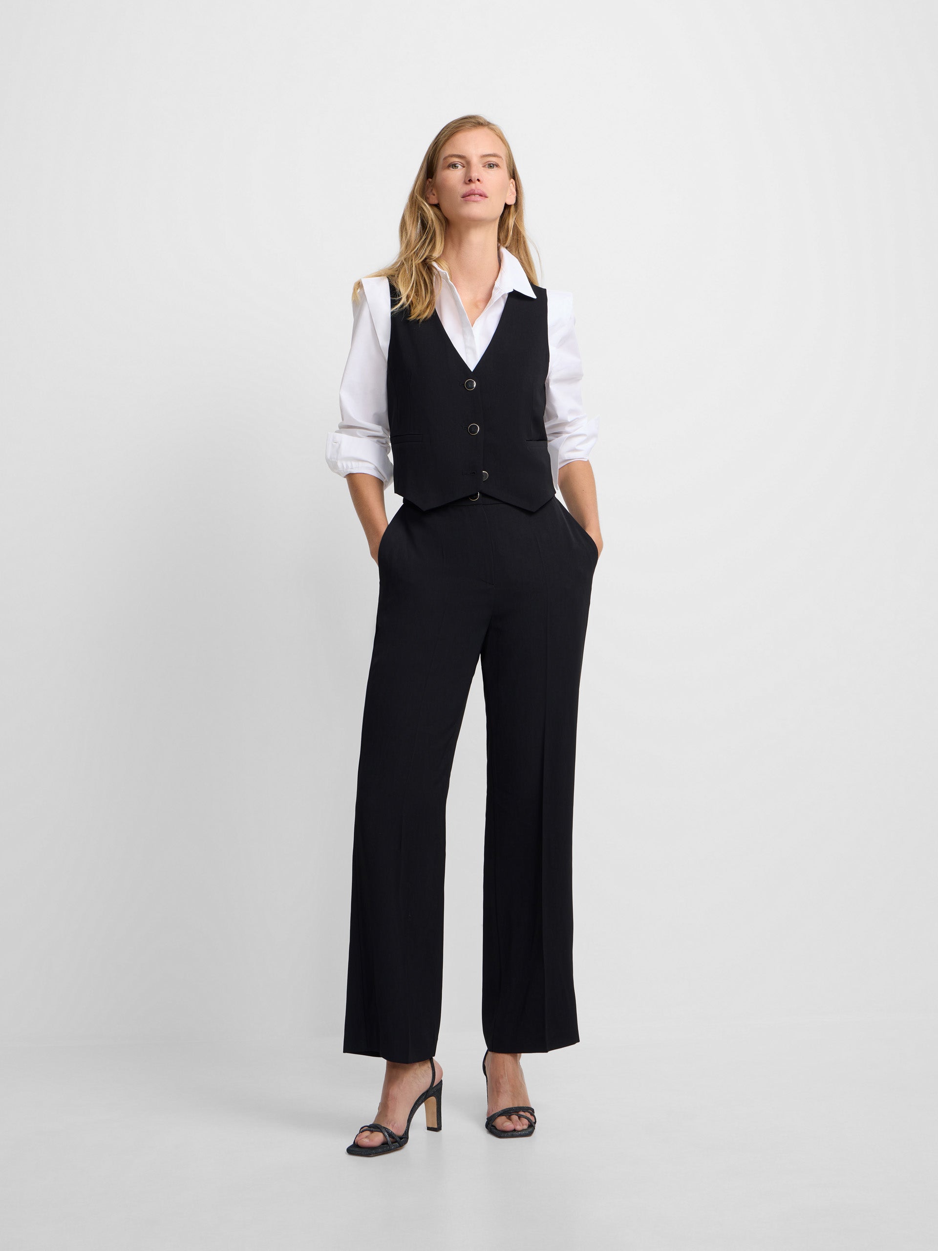 Colete clássico de alfaiataria preto para mulher